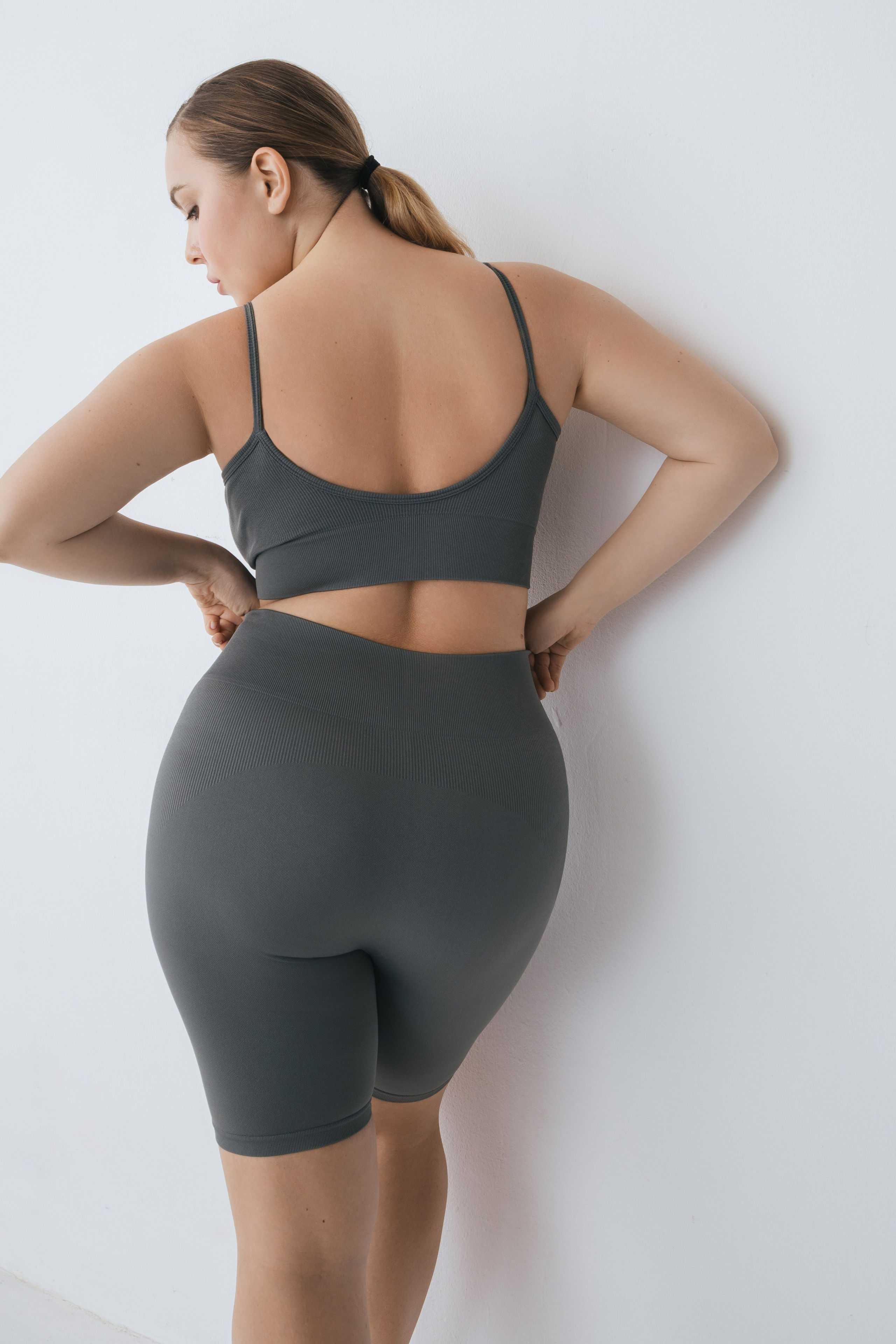 Каталог моделей девушек, женщин. PLUS-SIZE. Предметная фотостудия AURA