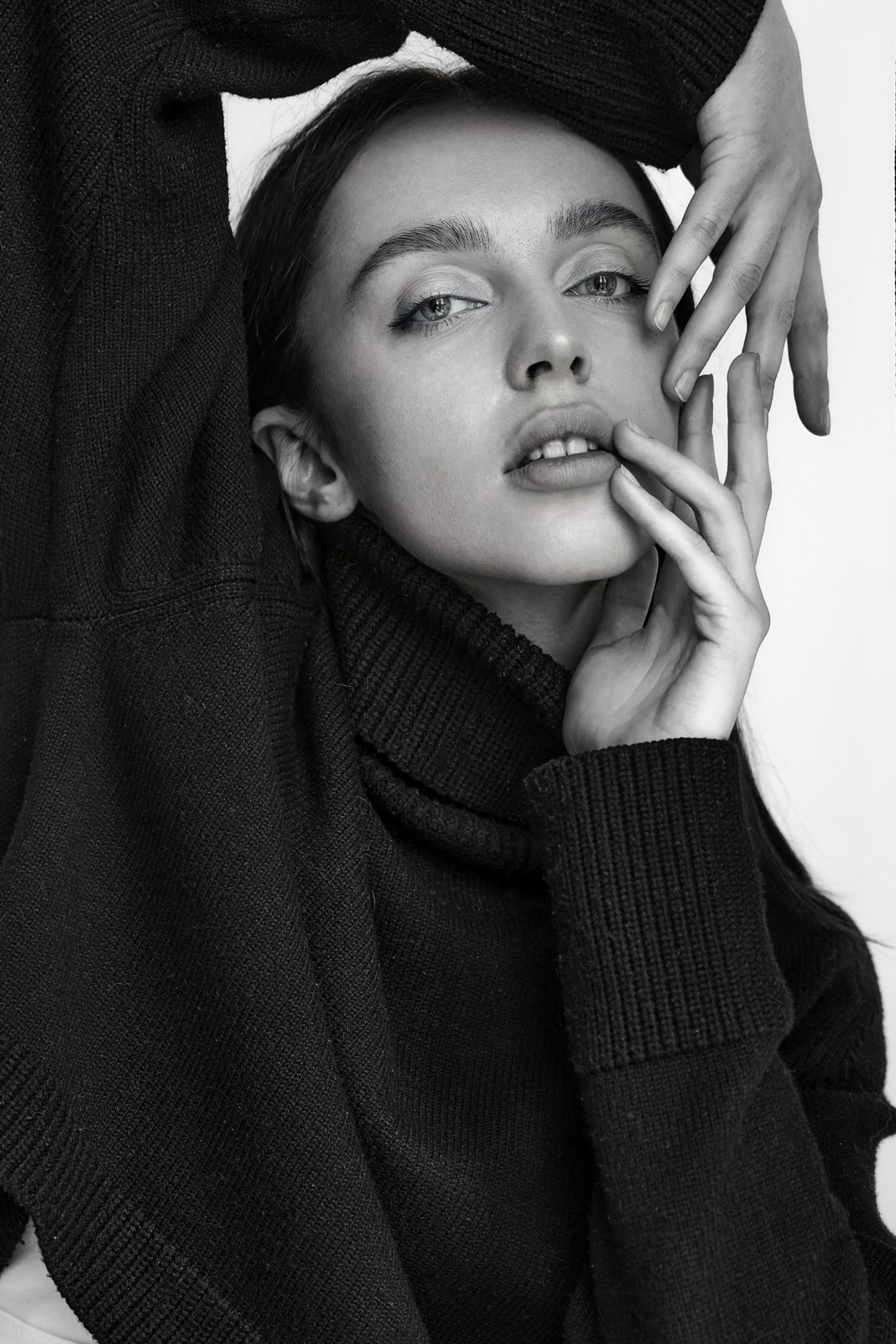 Каталог моделей девушек, женщин. Предметная фотостудия AURA