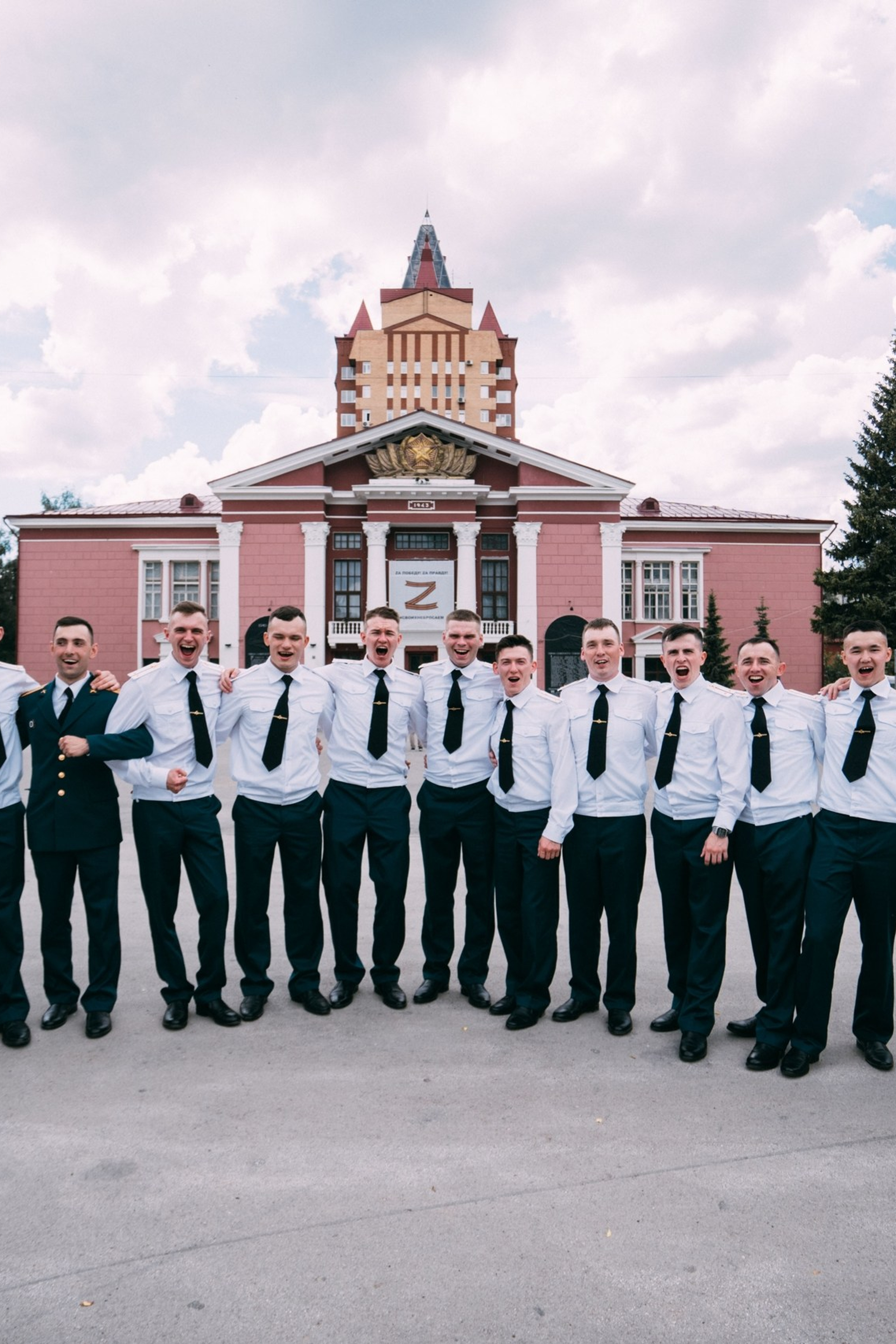 Военной выпускной