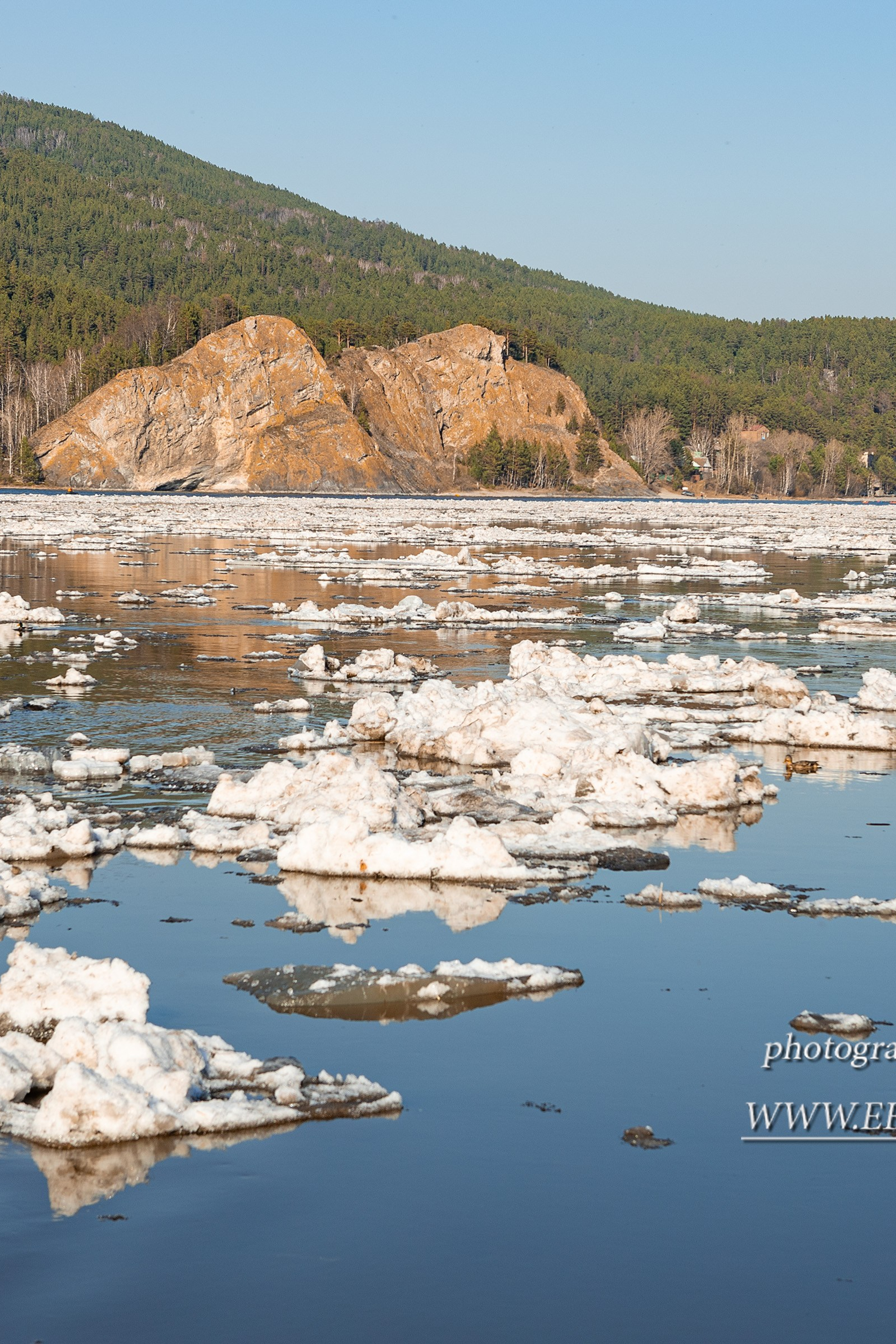 Горы Торгашинский хребет Красноярск самая длинная лестница, аэросъёмка с FPV дрона в Красноярске