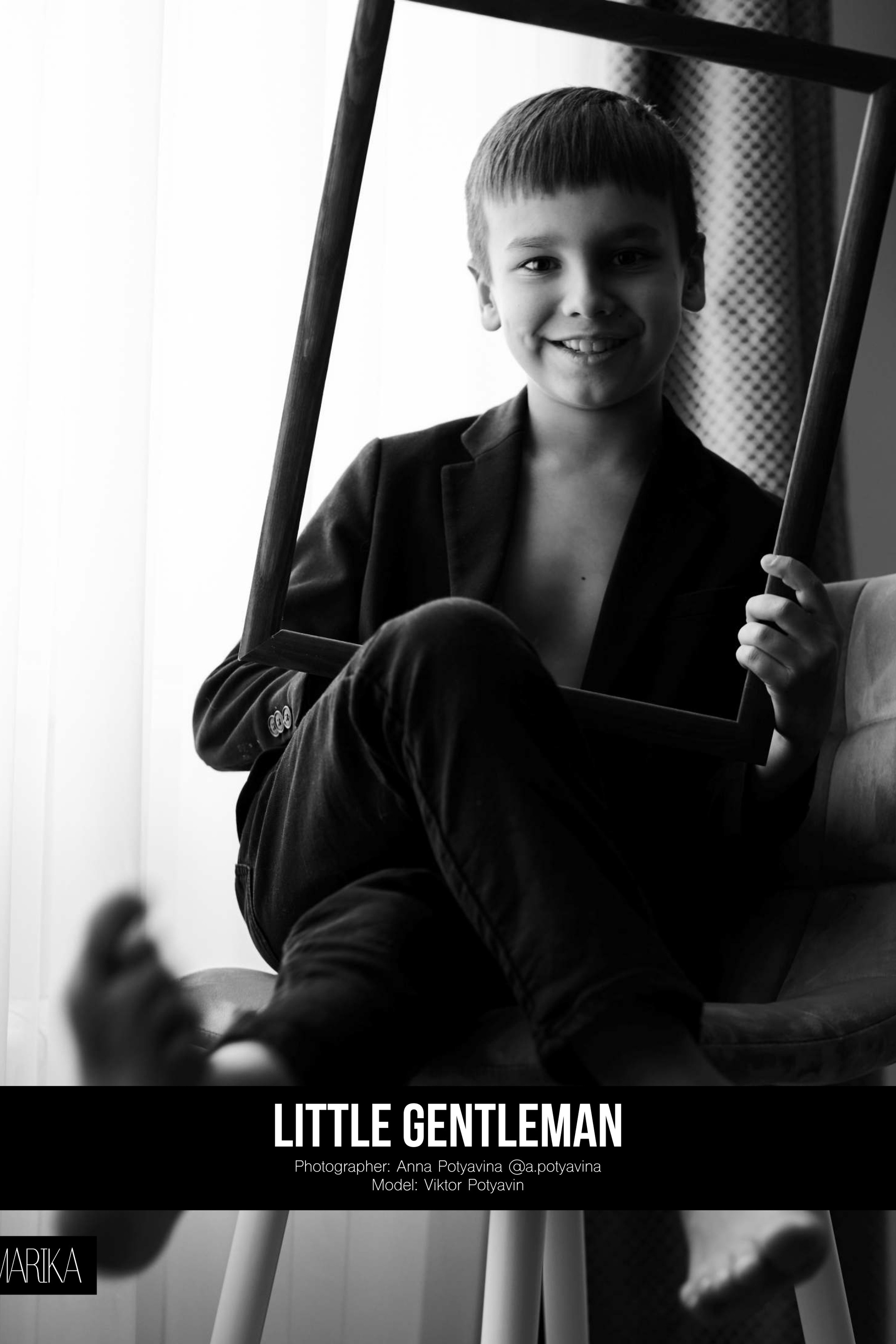 Детская черно-белая эмоциональная  фотосессия "Little Gentleman". Анна Потявина. Фотограф Москва