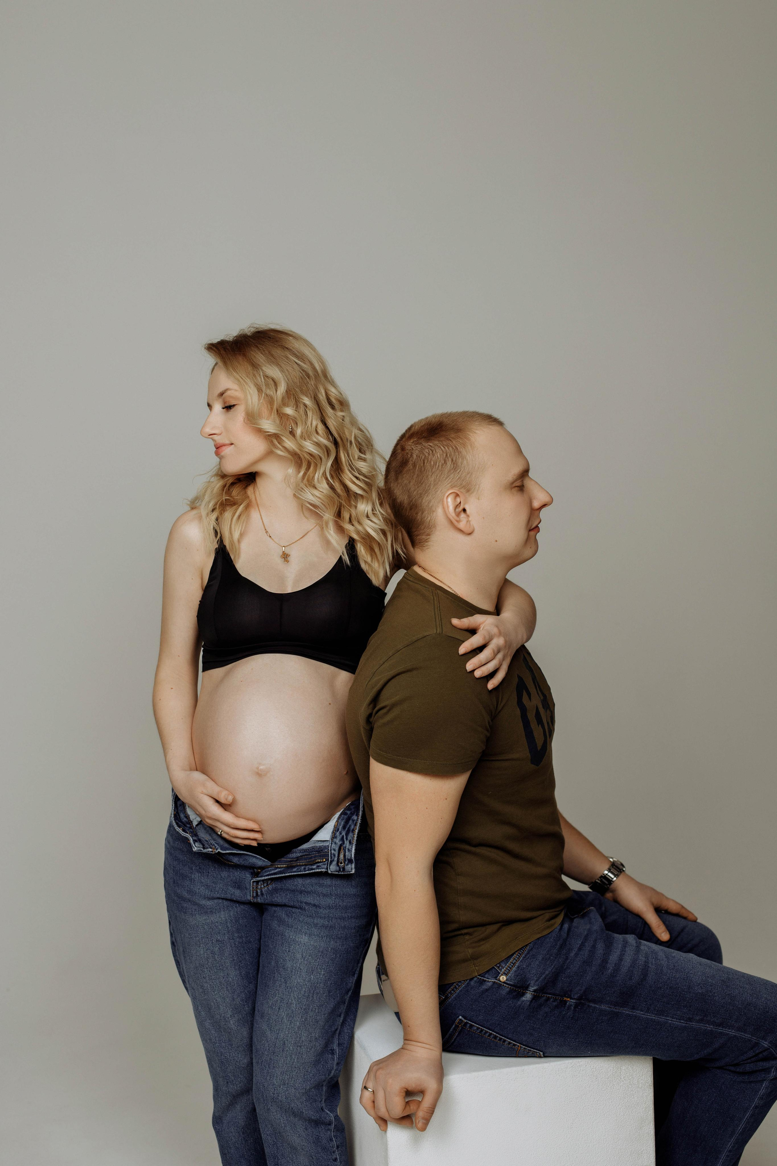 Фотосессия беременности в фотостудии Лофт-13