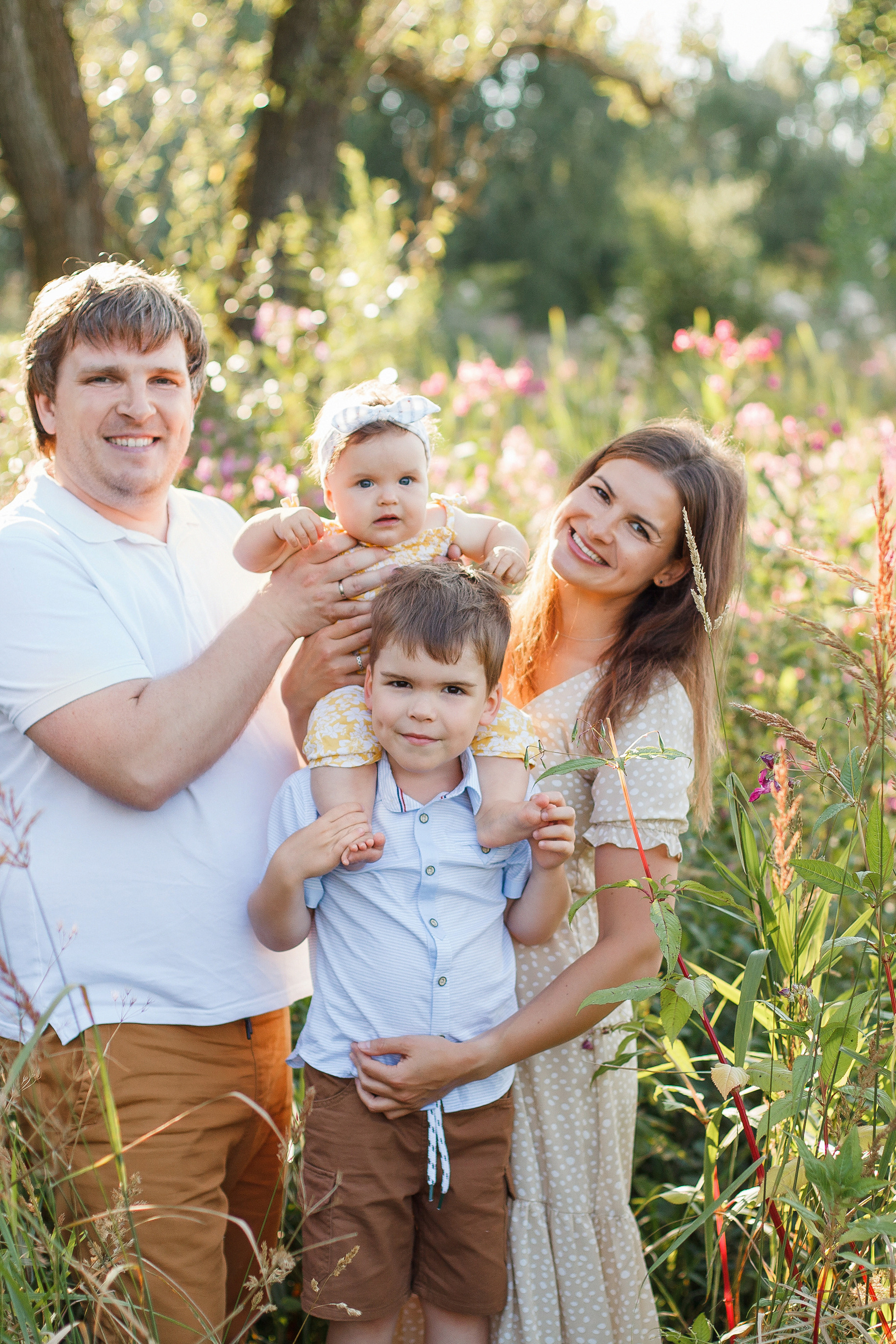 Летняя фотосессия с семьей около Пыхтинского пруда