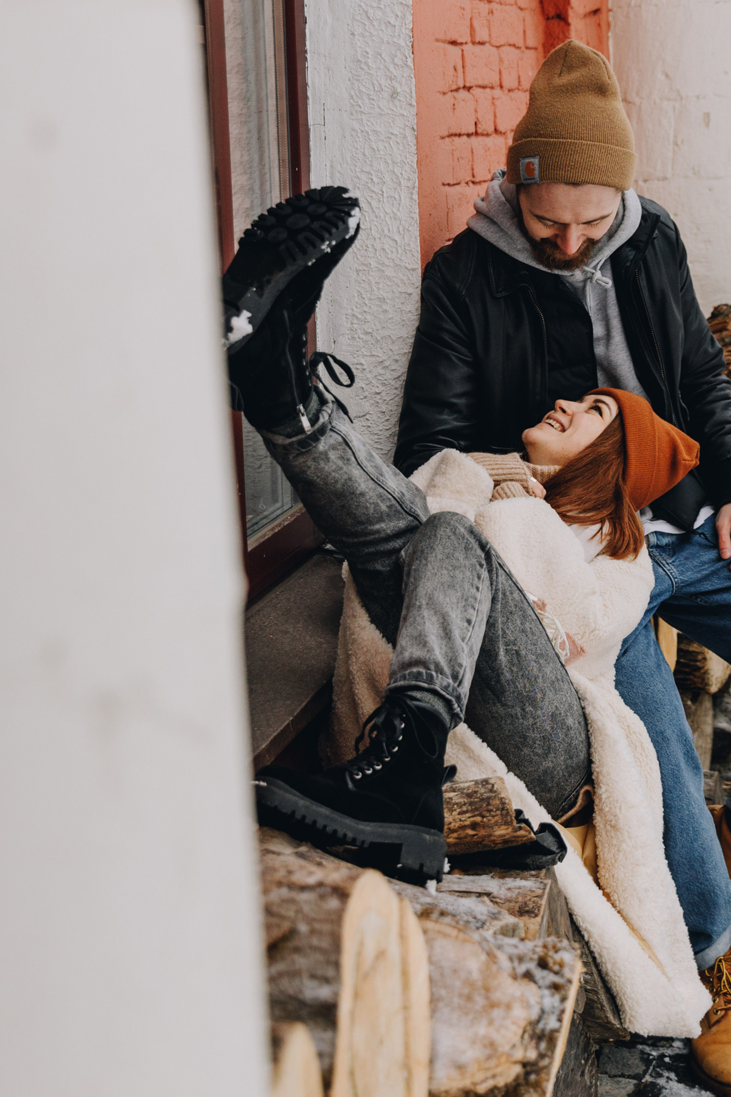 греться обнимашками зимой