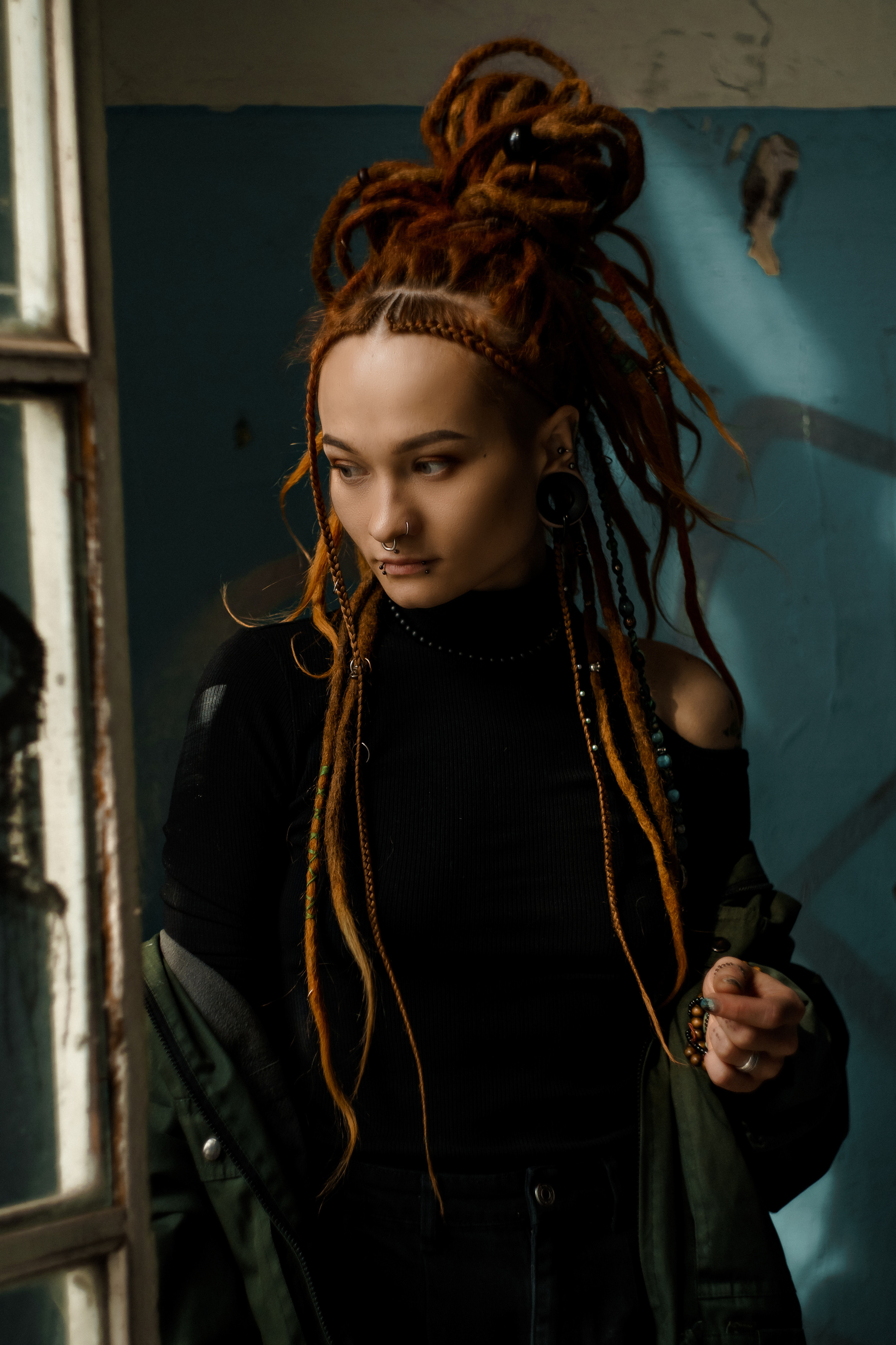 Портрет. Люба (квартира, подъезд)