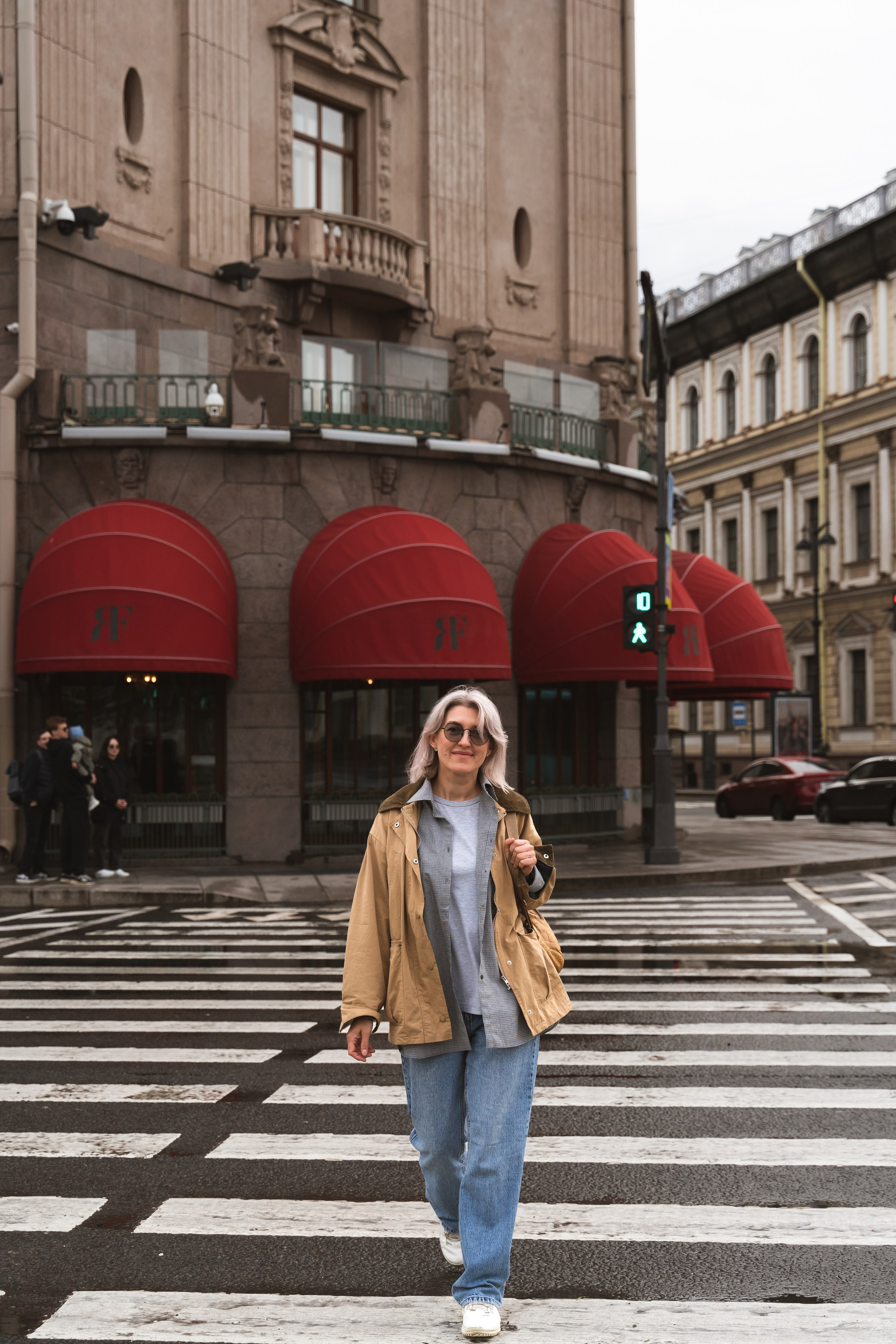 Таня и её семья 🤍 Она улыбнулась, и мне показалось, что весь мир стал светлее. — Эрих Мария Ремарк