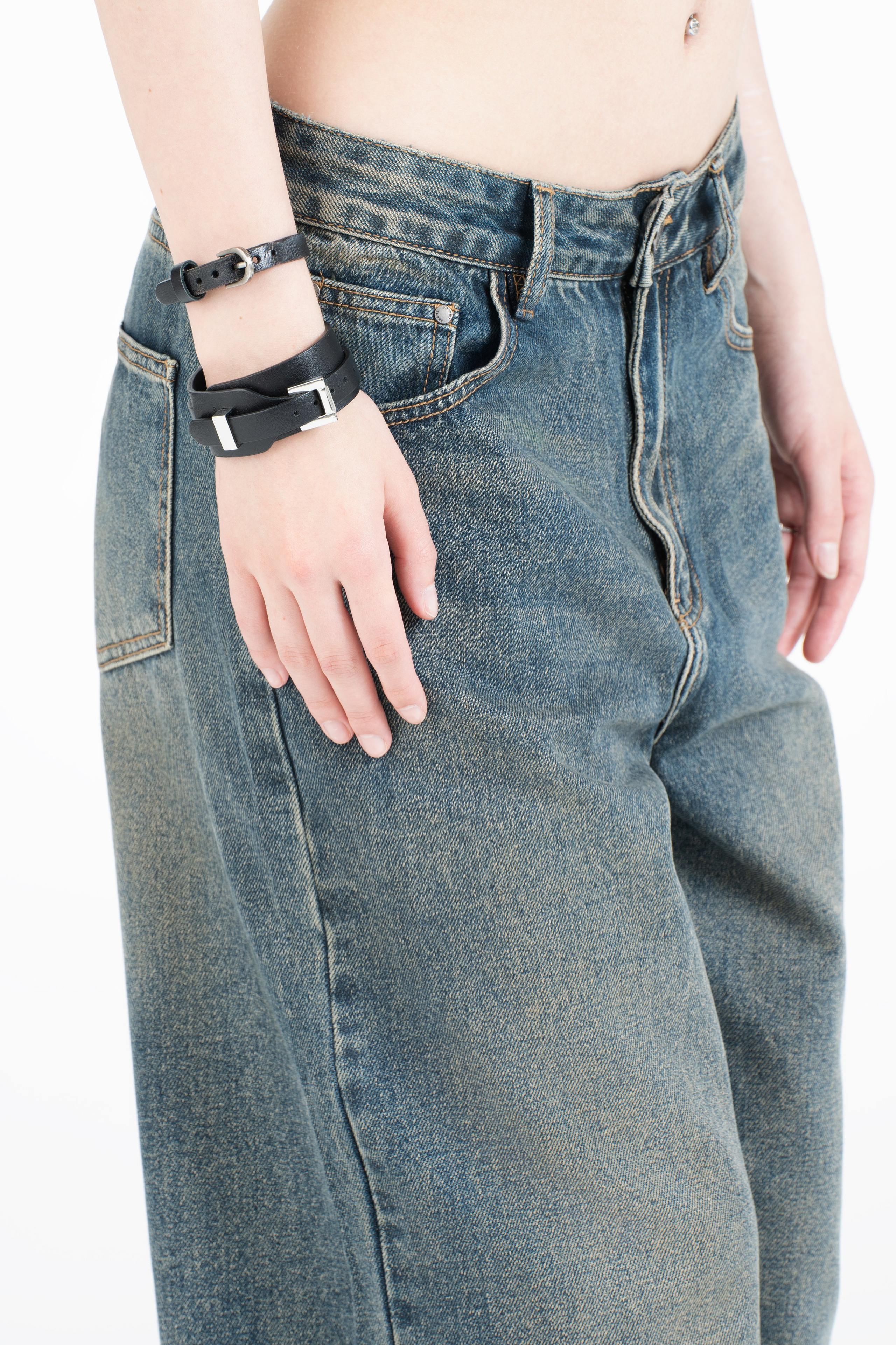 Каталожная съемка джинсовой одежды. Фотограф для брендов в Санкт-Петербурге Шилова Ксения