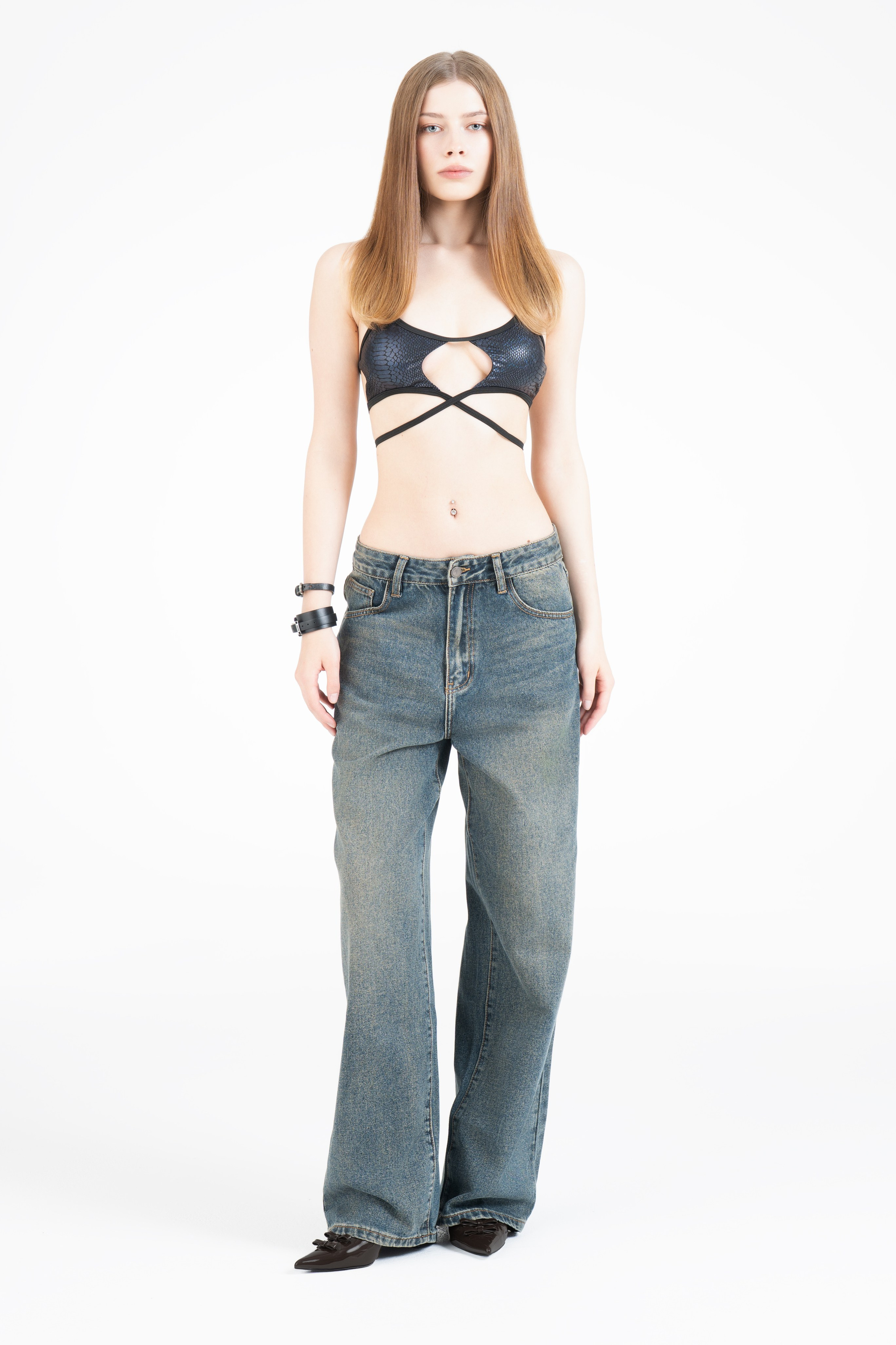 Каталожная съемка джинсовой одежды. Фотограф для брендов в Санкт-Петербурге Шилова Ксения