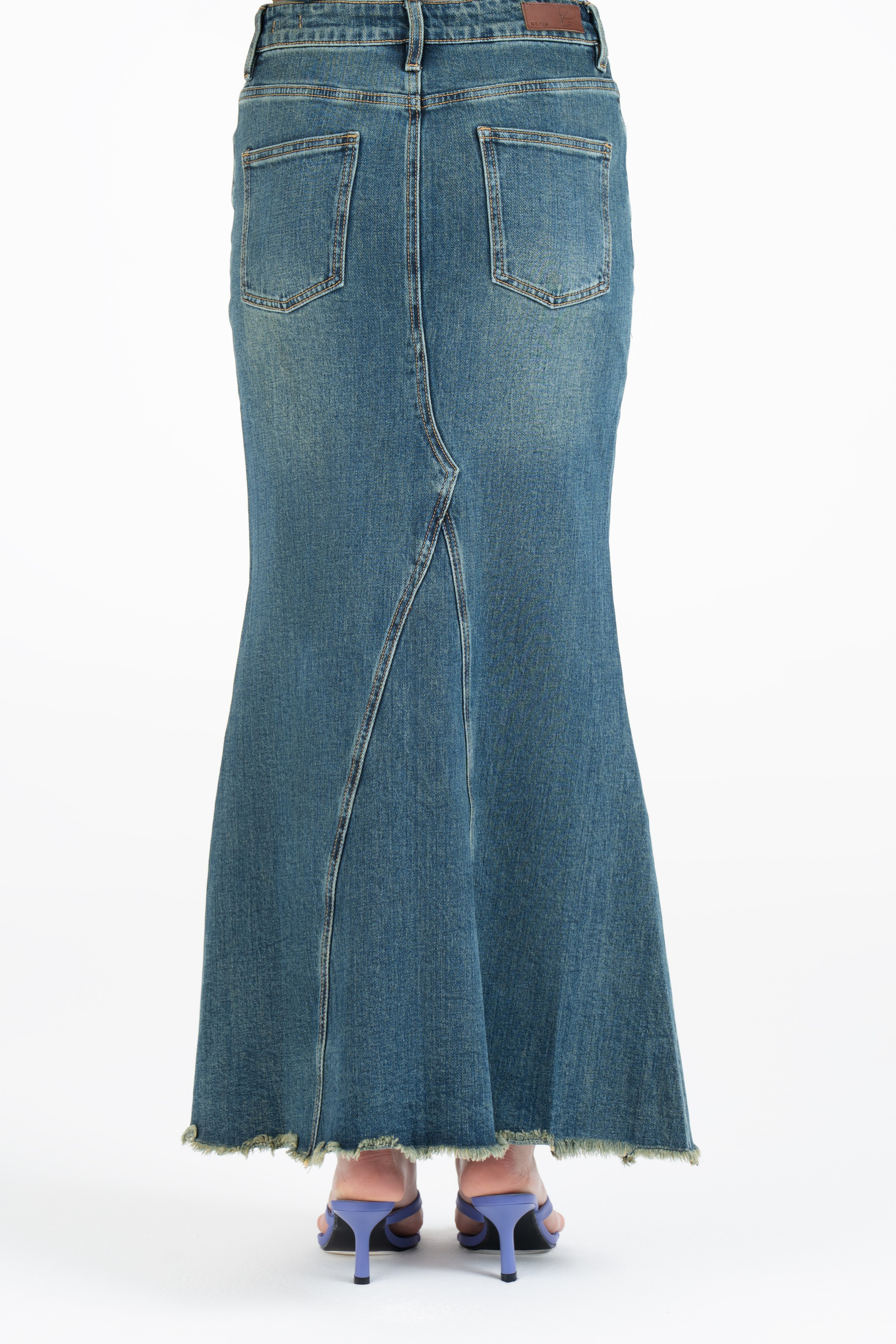 Каталожная съемка джинсовой одежды. Фотограф для брендов в Санкт-Петербурге Шилова Ксения