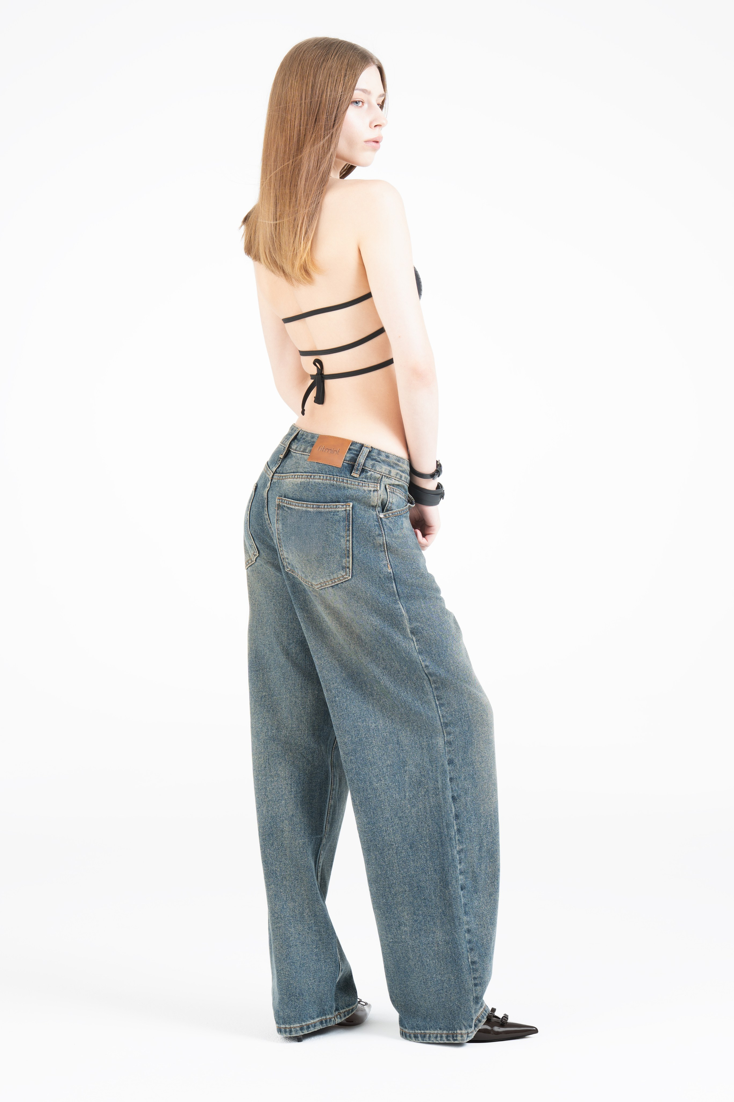 Каталожная съемка джинсовой одежды. Фотограф для брендов в Санкт-Петербурге Шилова Ксения