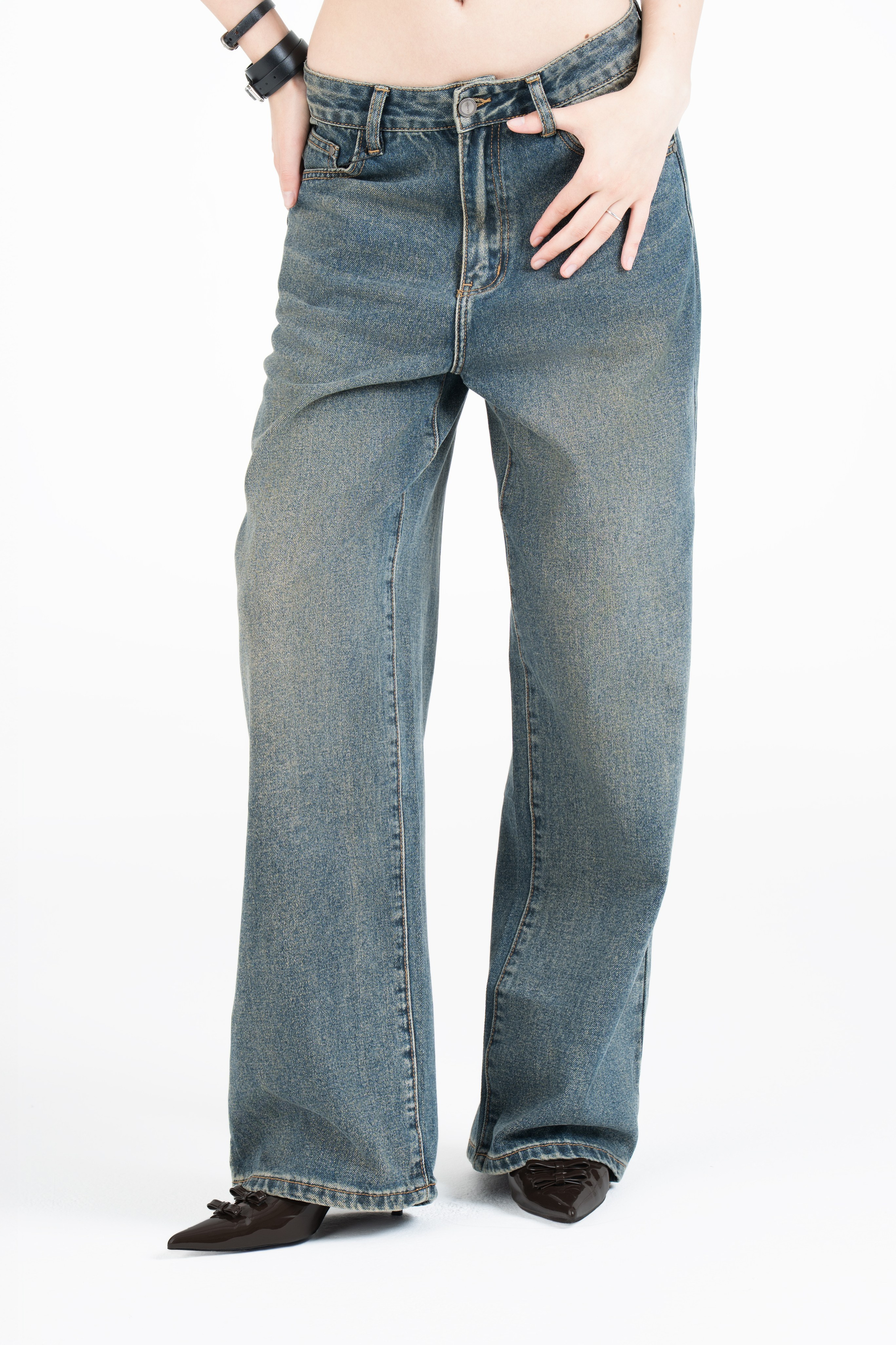 Каталожная съемка джинсовой одежды. Фотограф для брендов в Санкт-Петербурге Шилова Ксения