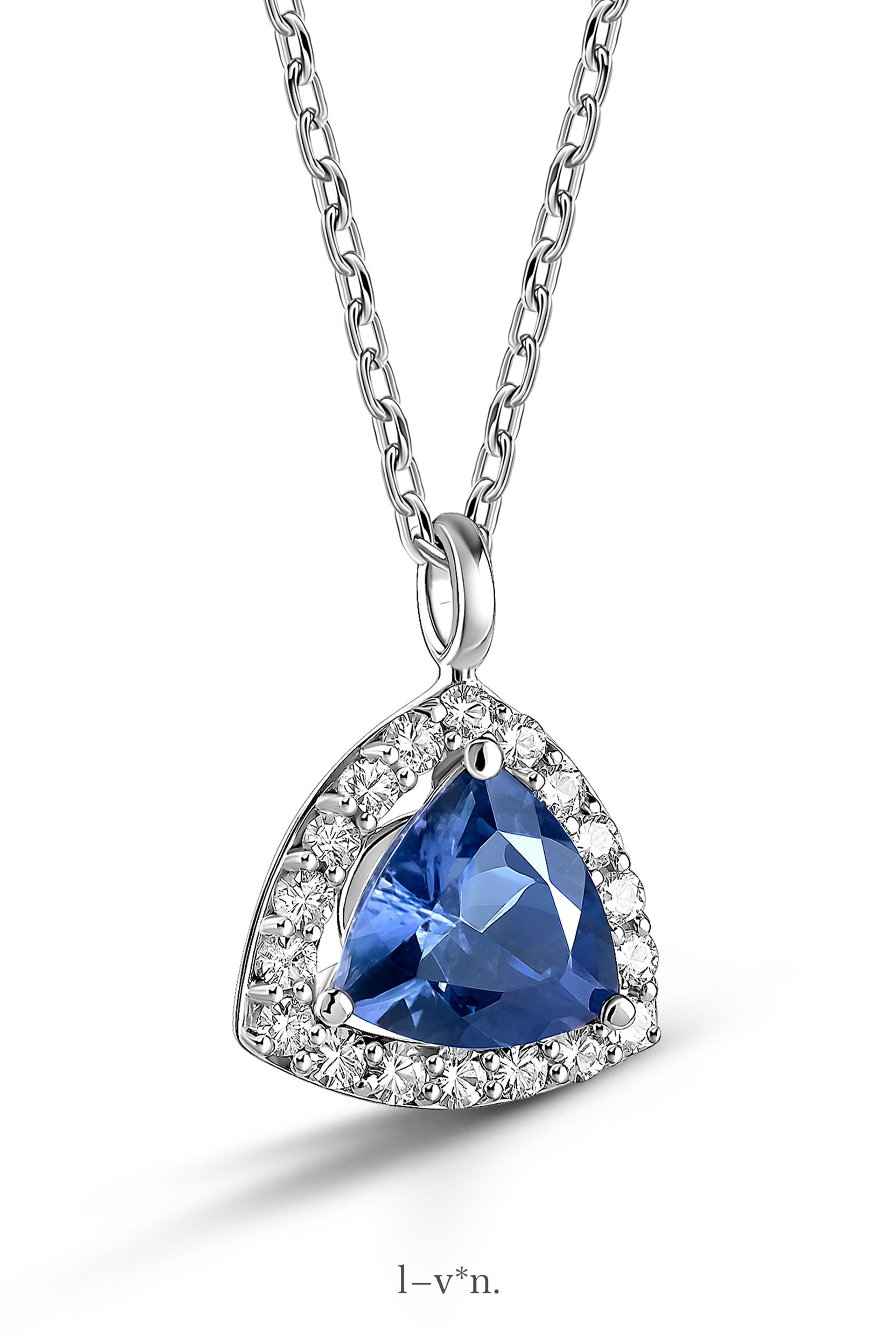 Сколько стоит ювелирная съёмка: из чего формируется цена и почему она отличается