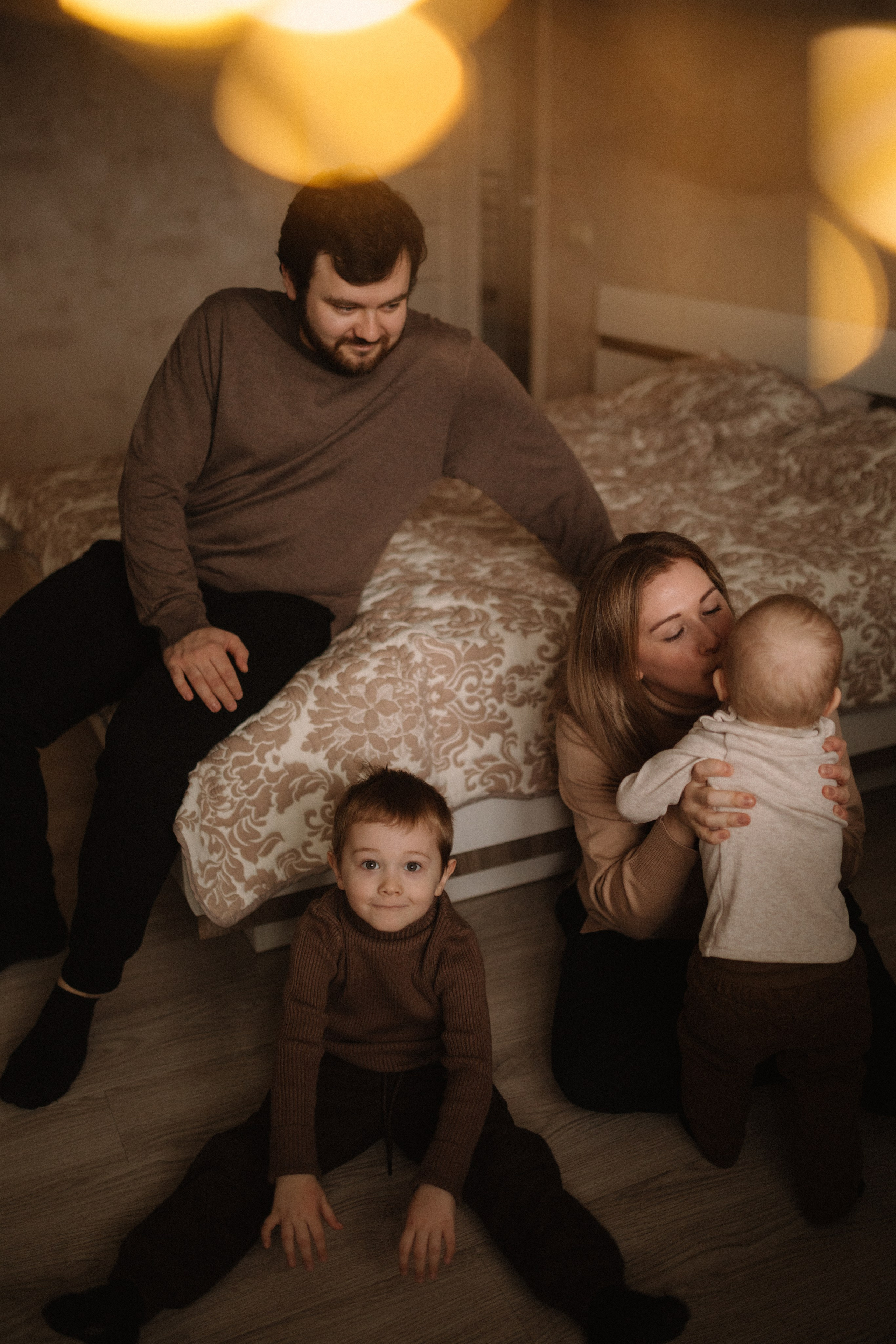 Саша с Юлей и их мальчишки