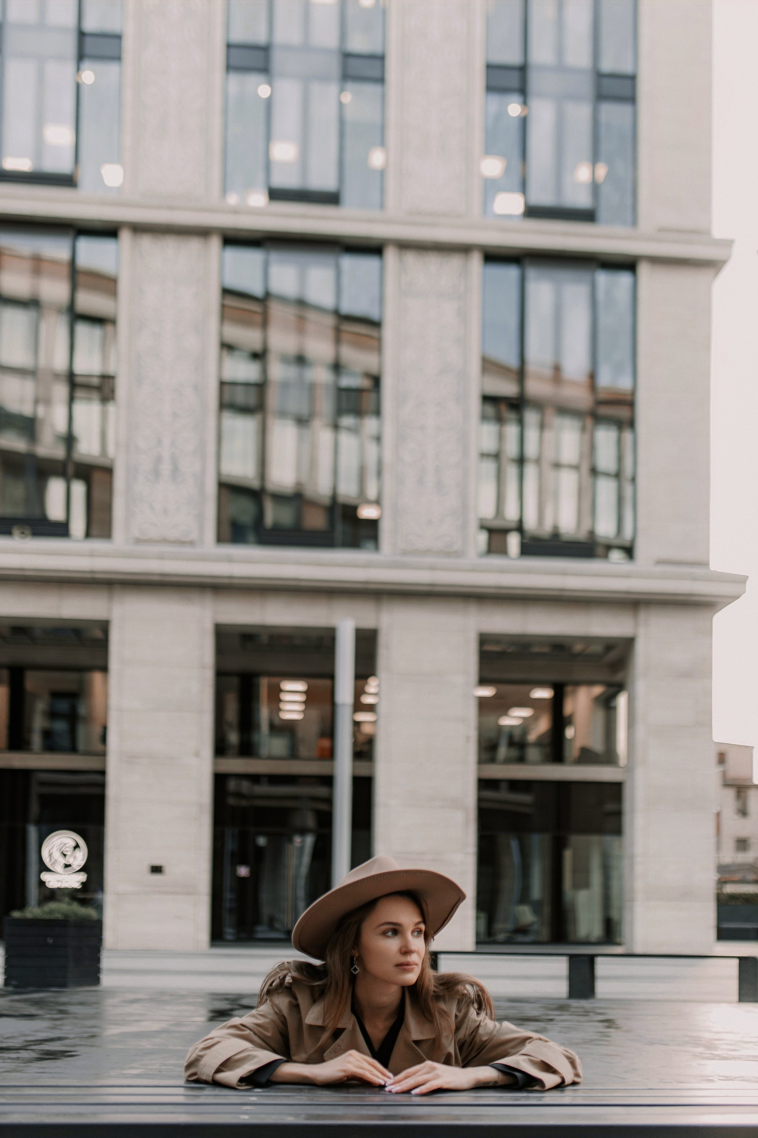 женский портрет в деловой среде невская ратуша