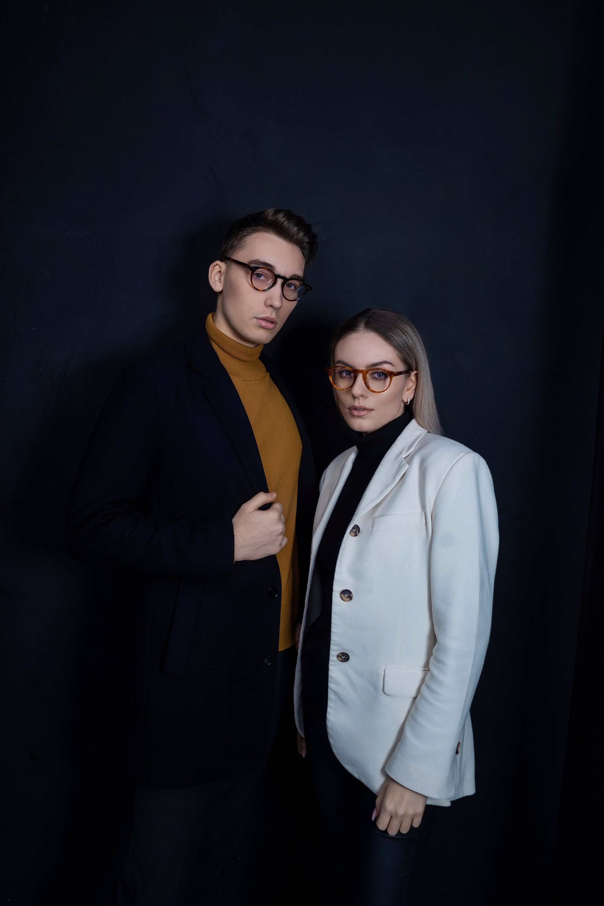 Portrait photographer, wedding photographer, studio photographer, love story photo shoot, concert photographer, reportage photographer, commercial photographer, fashion photographer, worldwide photographer, subject photographer