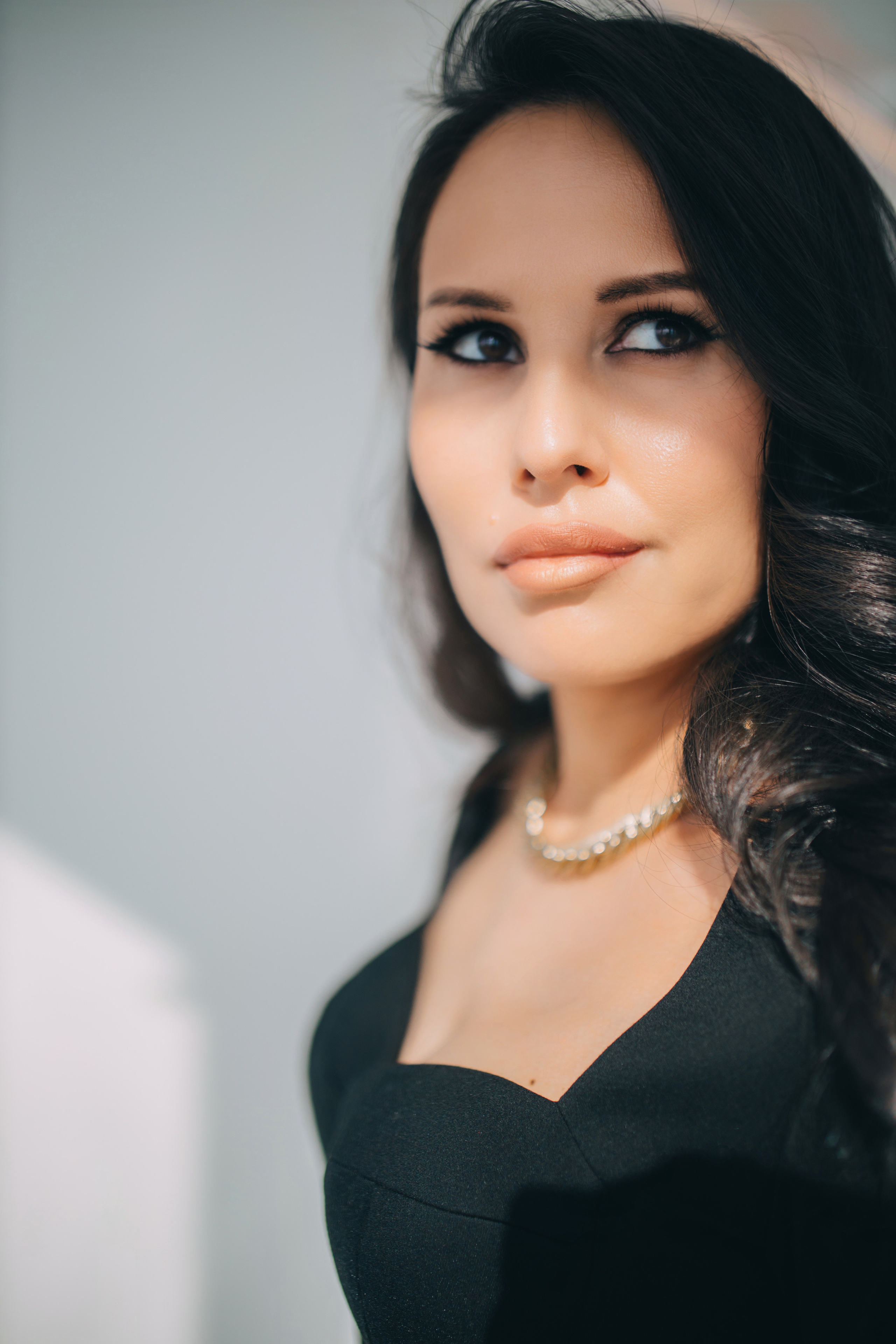 деловой портрет женщины в студийном интерьере спб