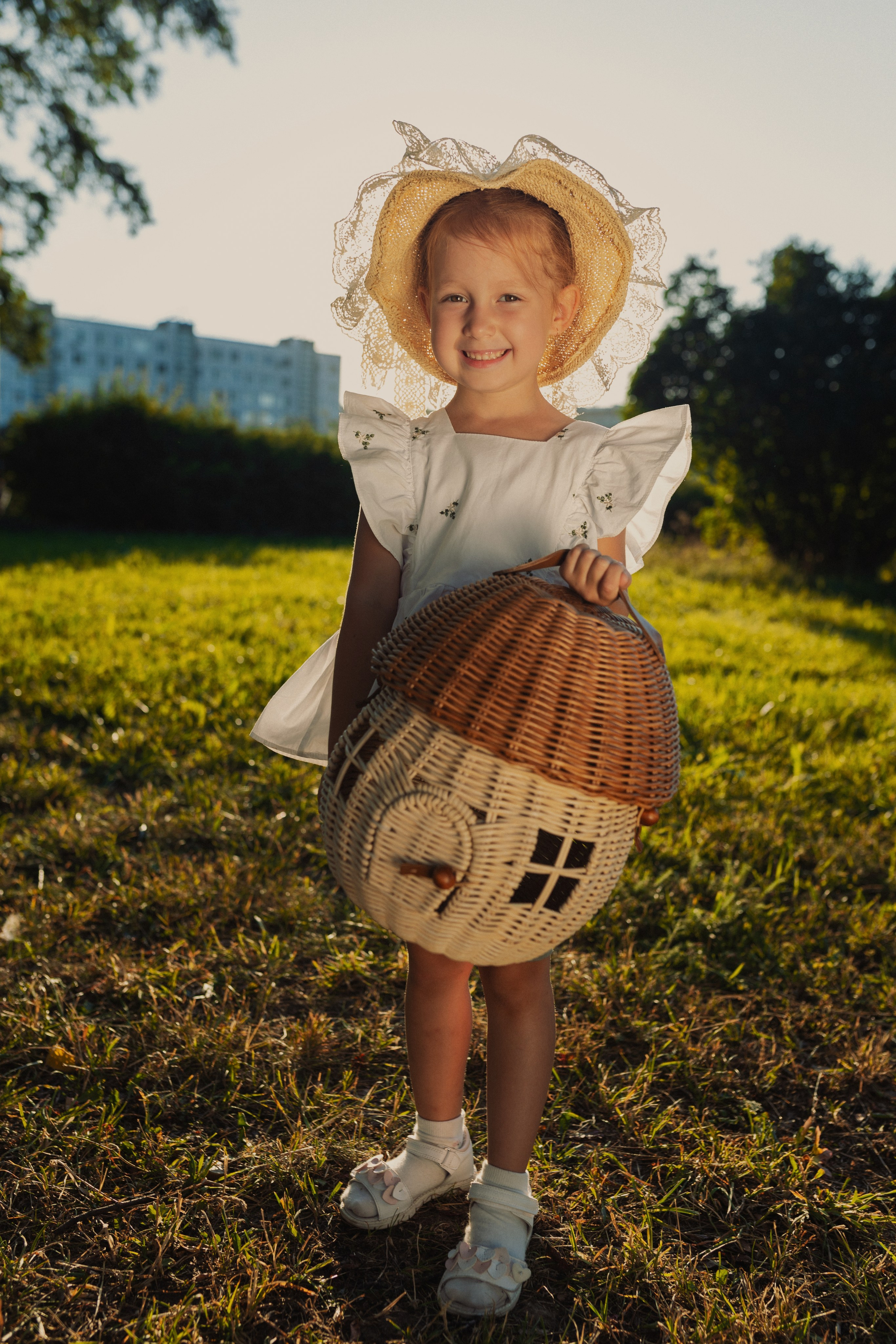 семейный портрет летом в естественном ритме