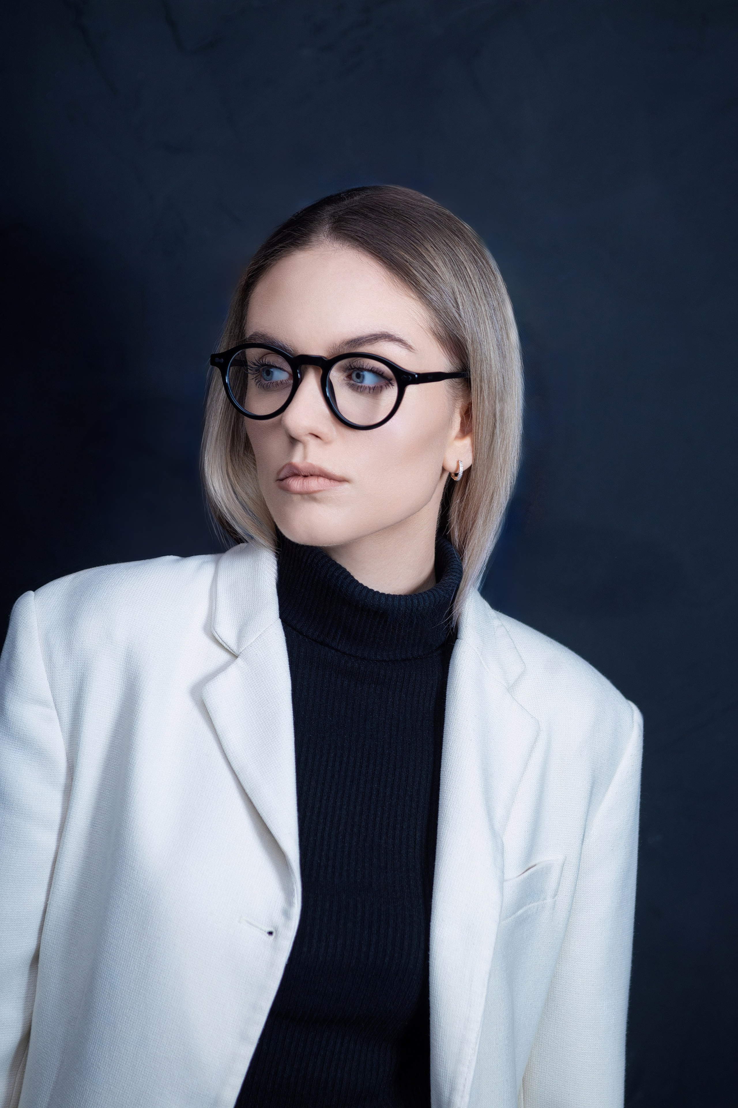 Portrait photographer, wedding photographer, studio photographer, love story photo shoot, concert photographer, reportage photographer, commercial photographer, fashion photographer, worldwide photographer, subject photographer