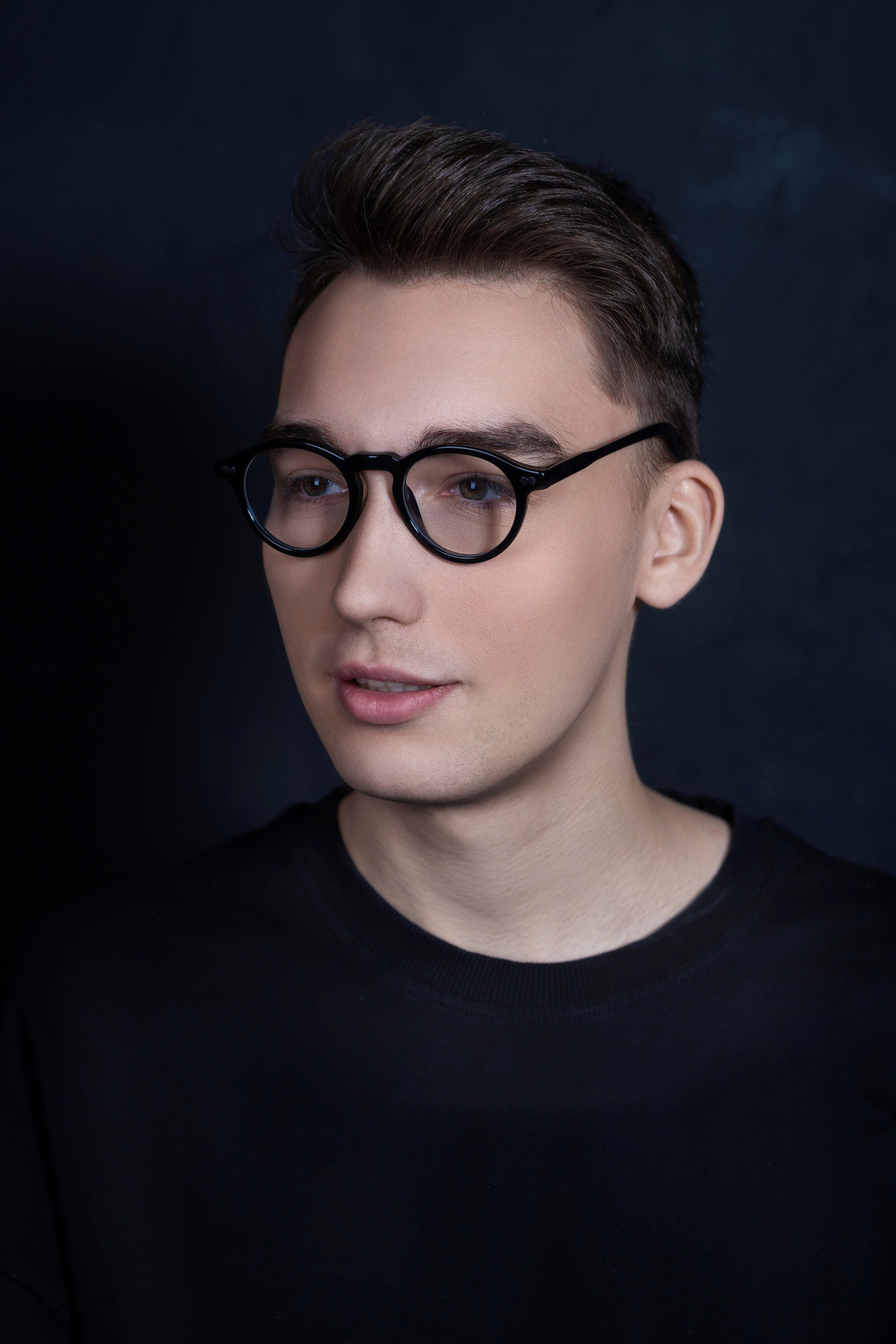 Portrait photographer, wedding photographer, studio photographer, love story photo shoot, concert photographer, reportage photographer, commercial photographer, fashion photographer, worldwide photographer, subject photographer