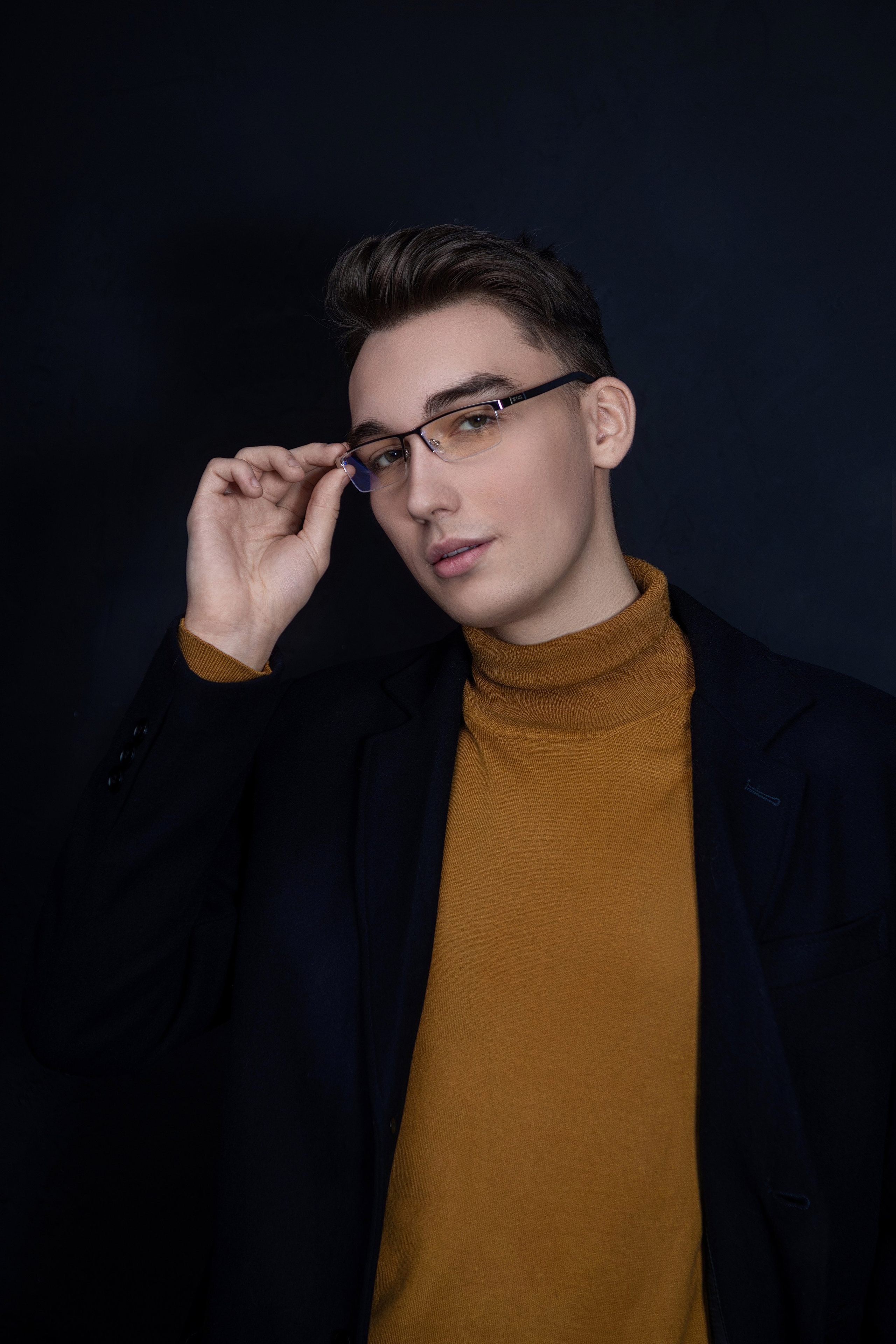 Portrait photographer, wedding photographer, studio photographer, love story photo shoot, concert photographer, reportage photographer, commercial photographer, fashion photographer, worldwide photographer, subject photographer