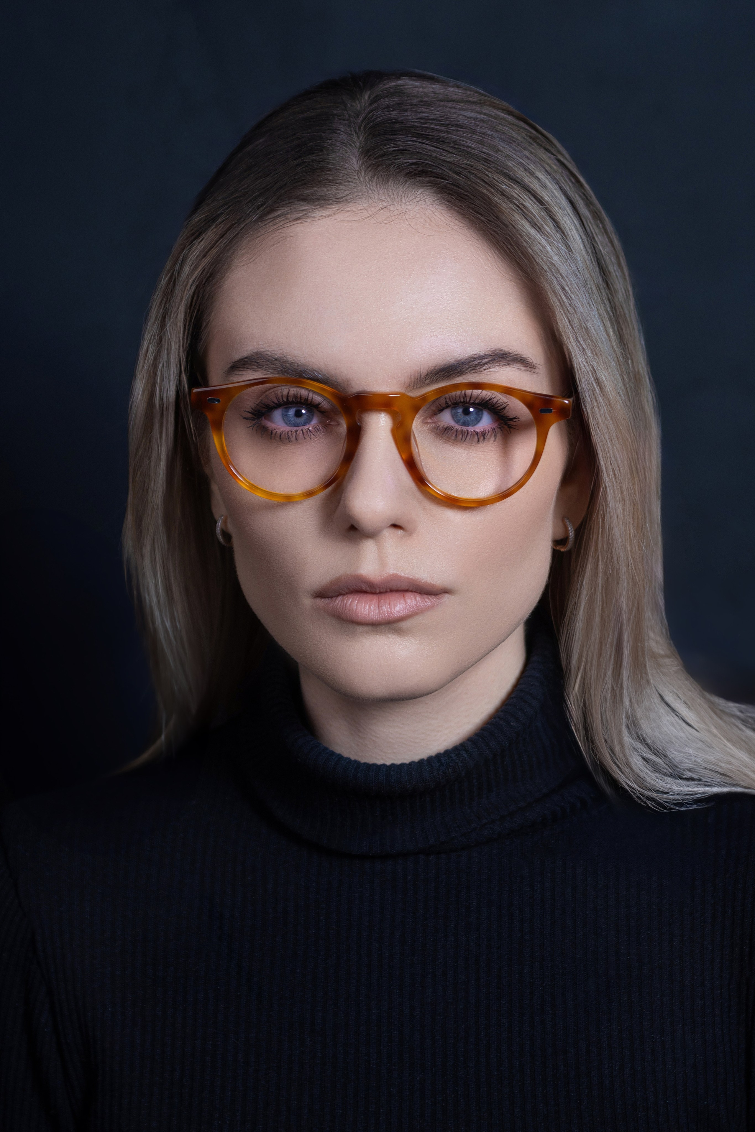 Portrait photographer, wedding photographer, studio photographer, love story photo shoot, concert photographer, reportage photographer, commercial photographer, fashion photographer, worldwide photographer, subject photographer