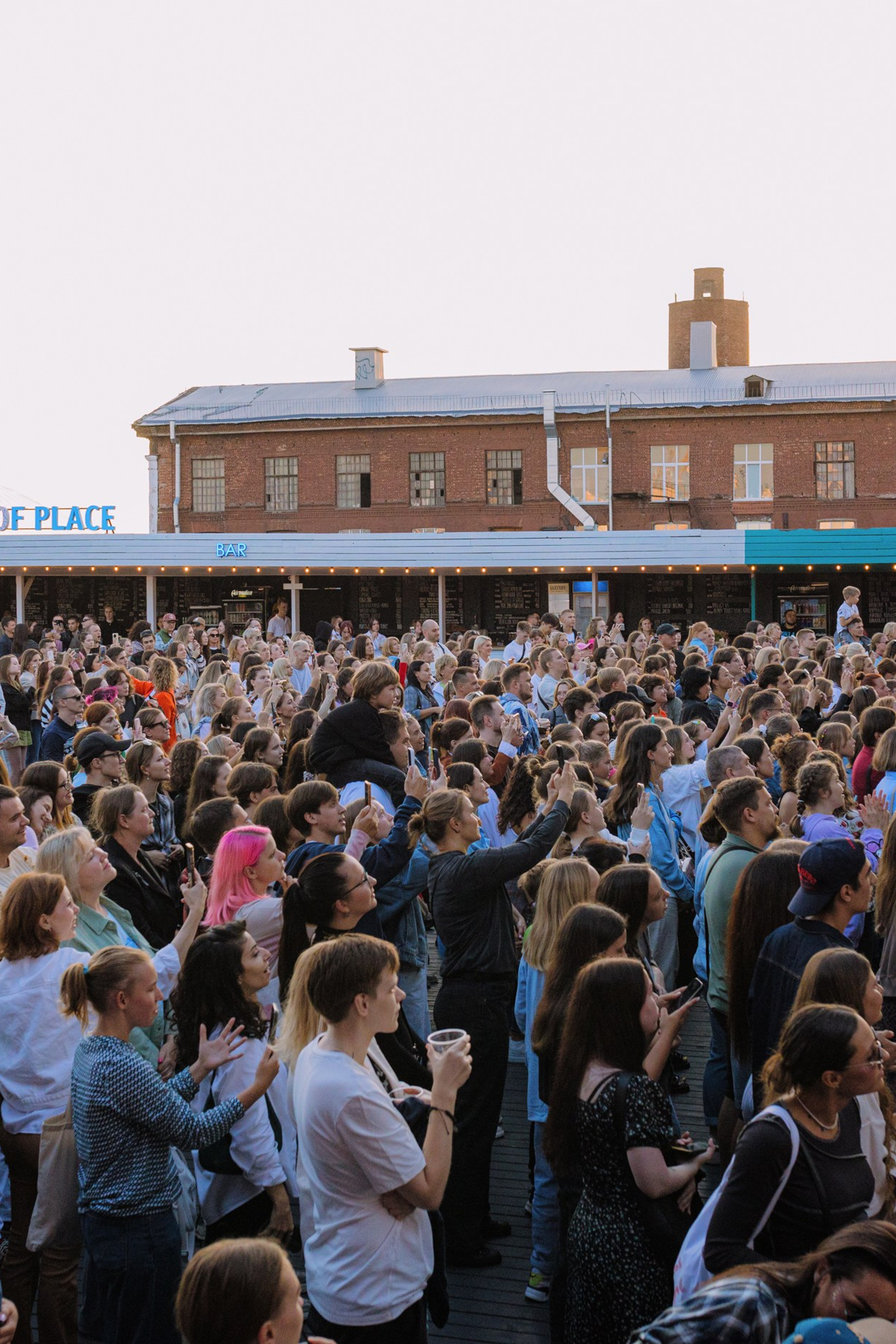 Ваня Дмитриенко в Roof Place. Фотограф и видеограф в Санкт-Петербурге Александра Флотская