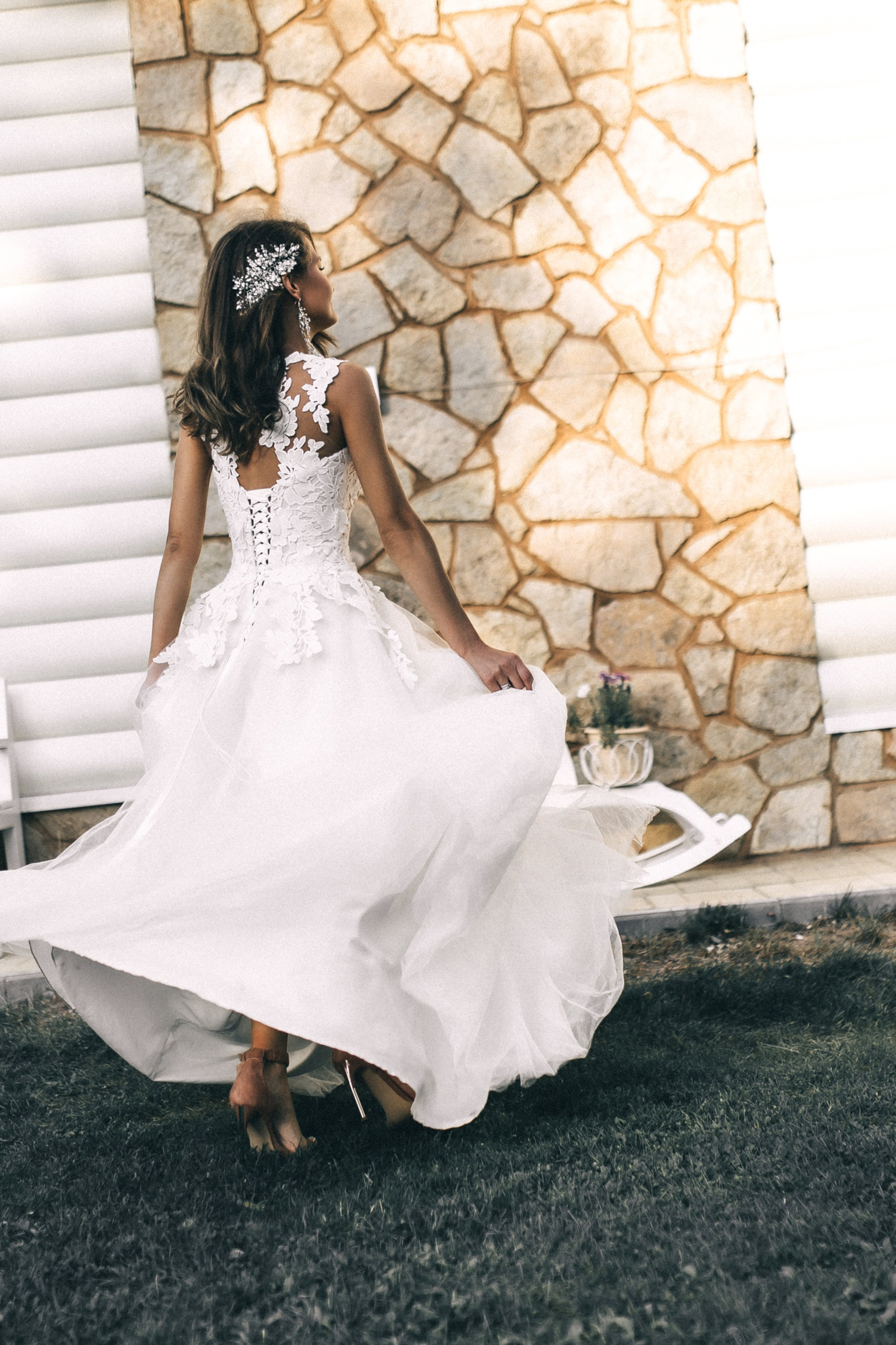 летний свадебный репортаж на улице