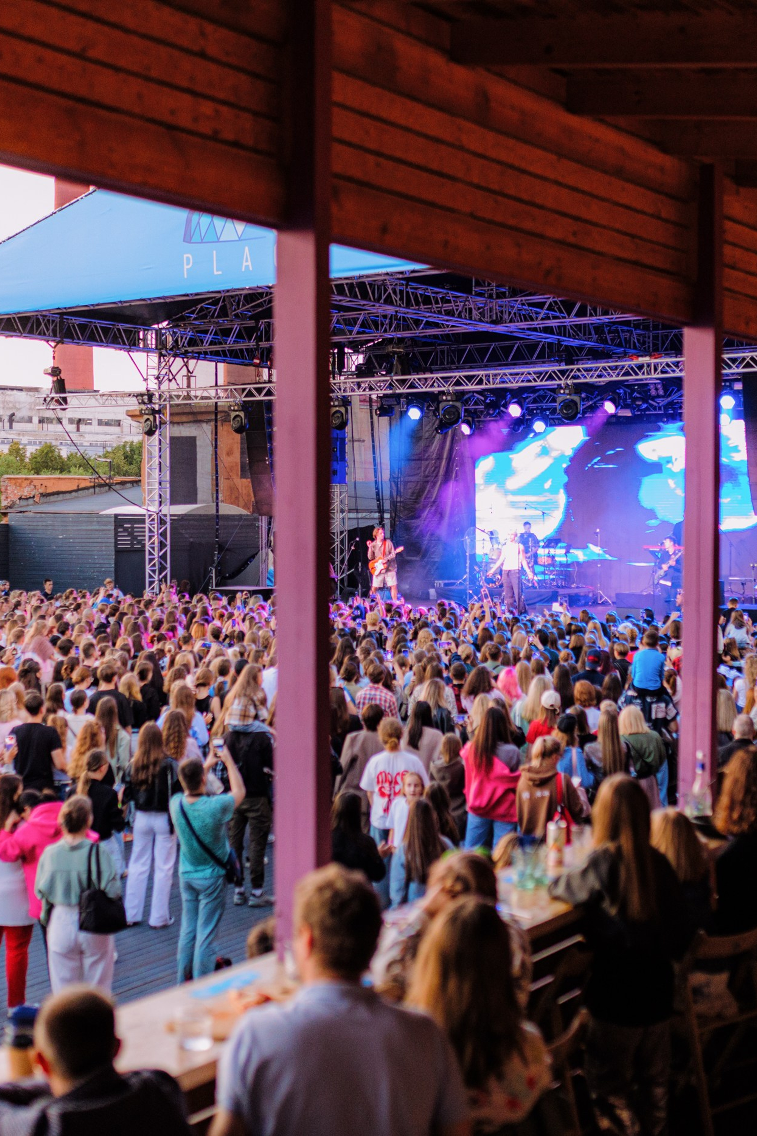 Ваня Дмитриенко в Roof Place. Фотограф и видеограф в Санкт-Петербурге Александра Флотская