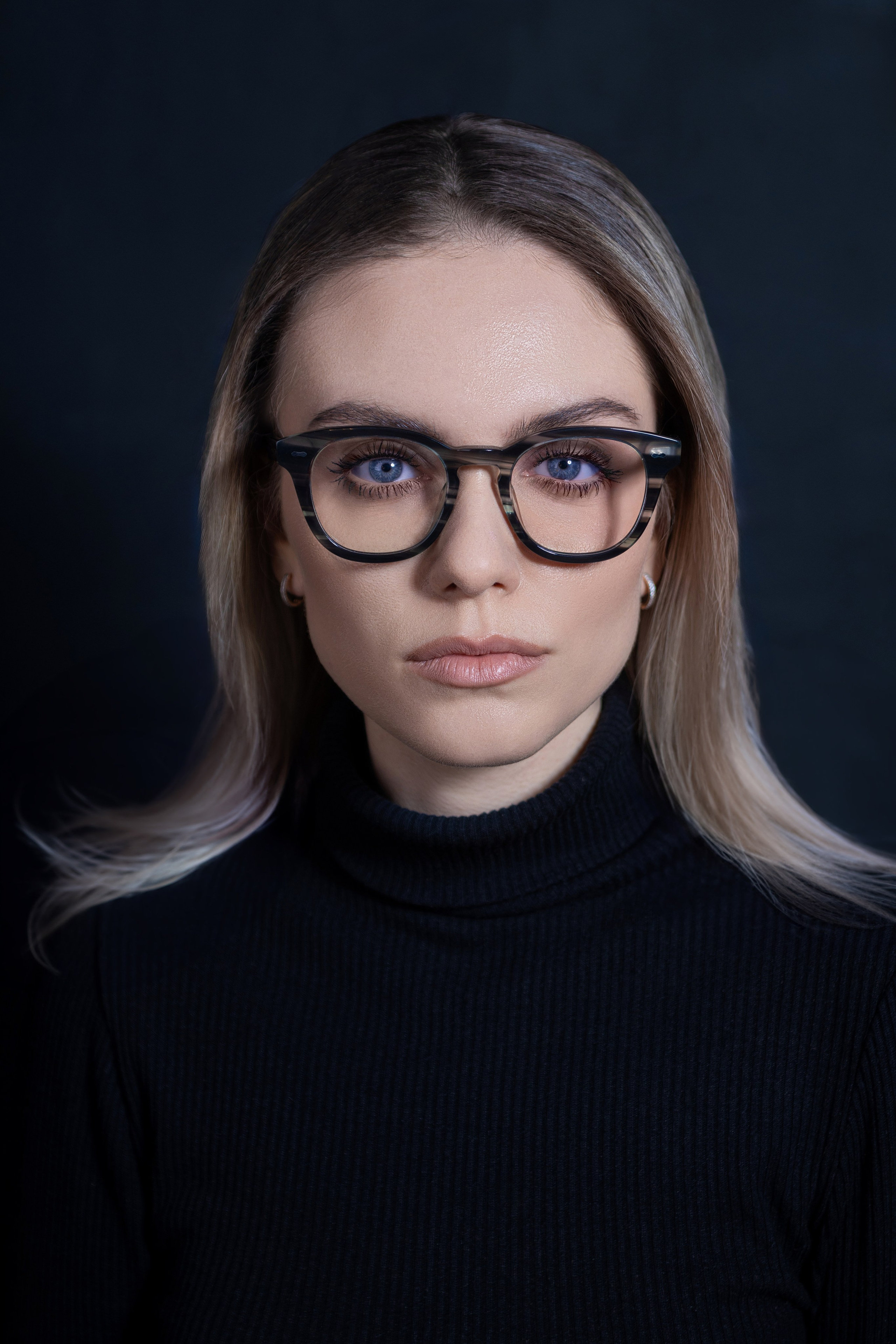 Portrait photographer, wedding photographer, studio photographer, love story photo shoot, concert photographer, reportage photographer, commercial photographer, fashion photographer, worldwide photographer, subject photographer