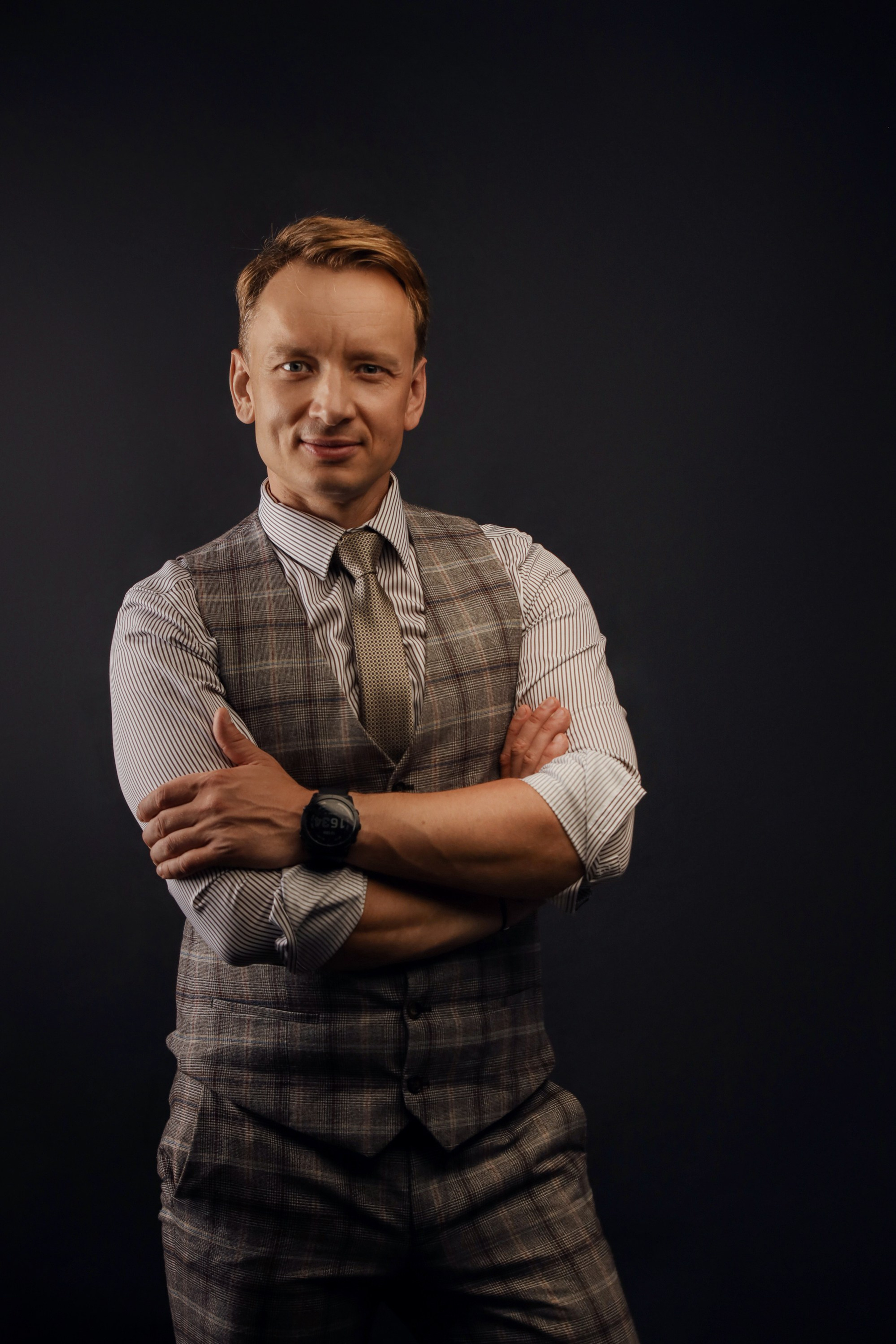 мужской портрет эксперта в студии санкт петербург