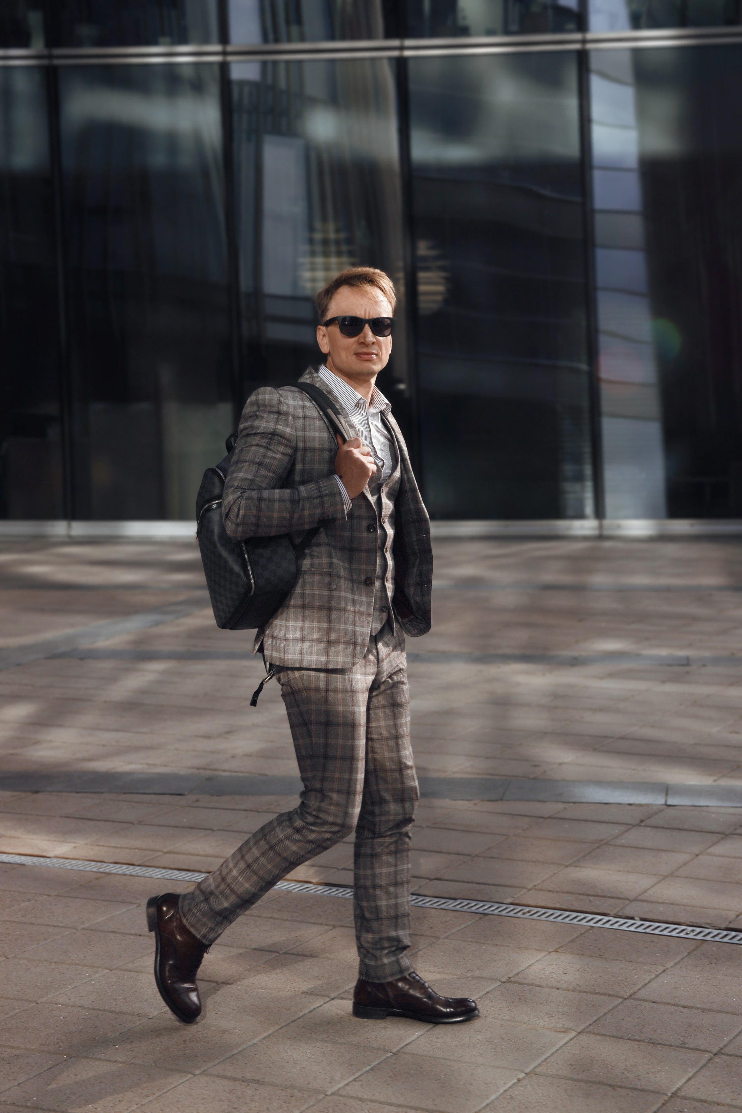 портрет предпринимателя на улице петербурга