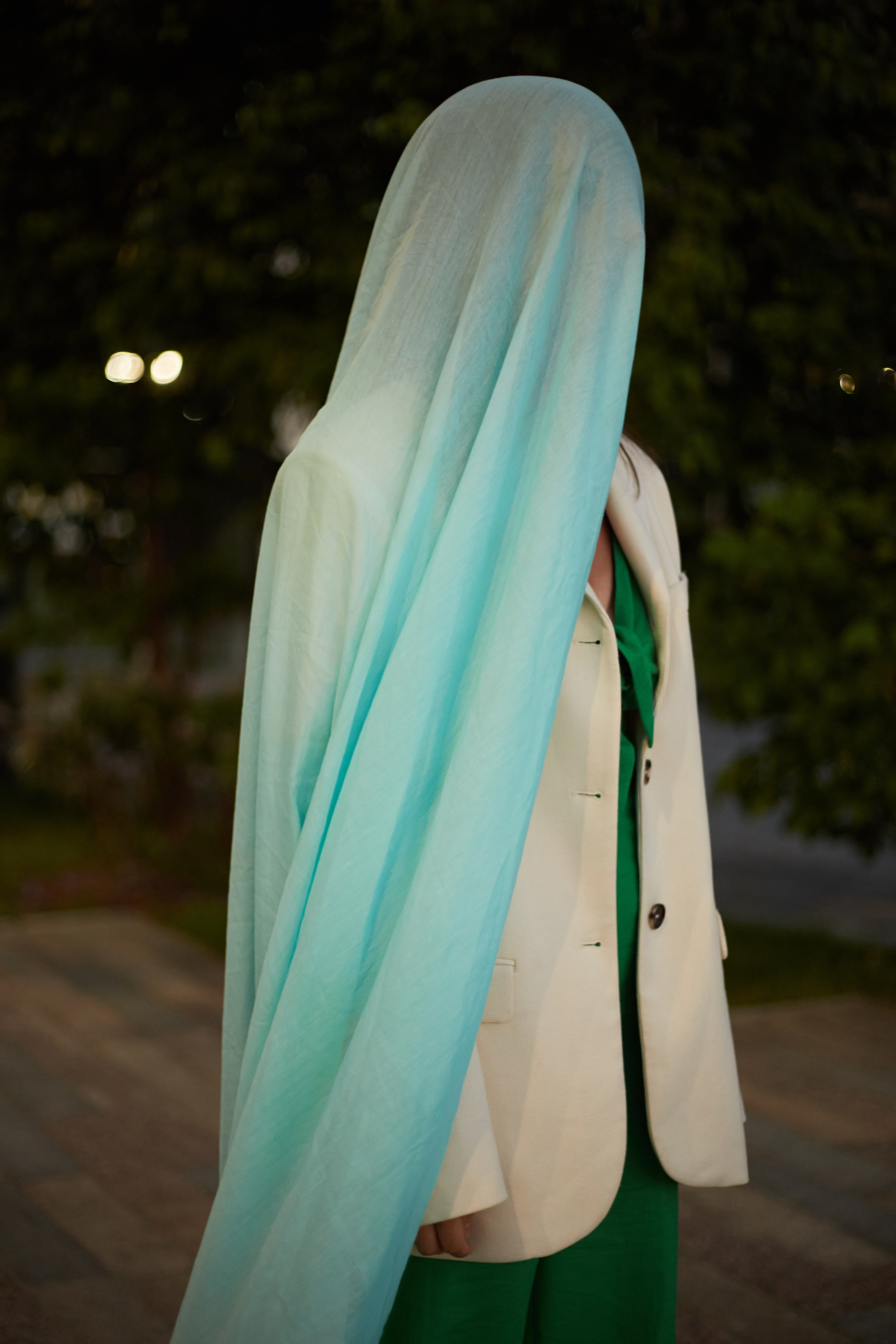 fashion съёмка женщины в летнем петербурге