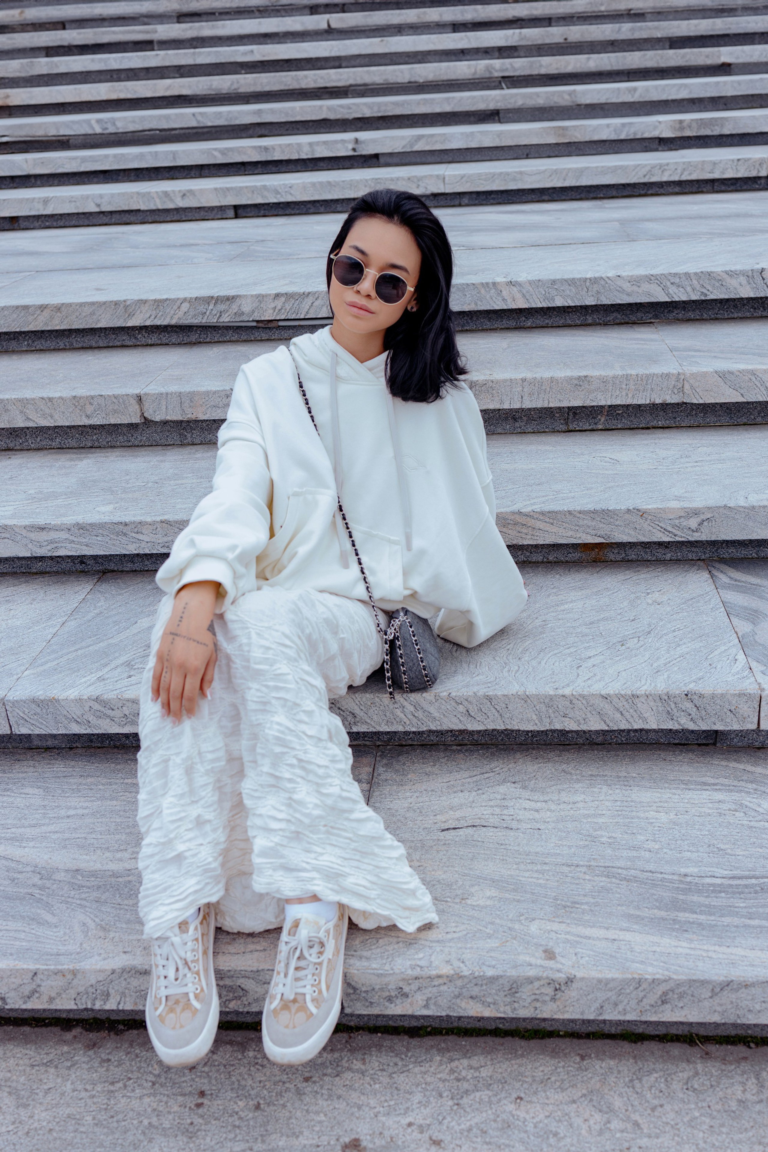 Атмосферное фото Леры в стиле street-fashion