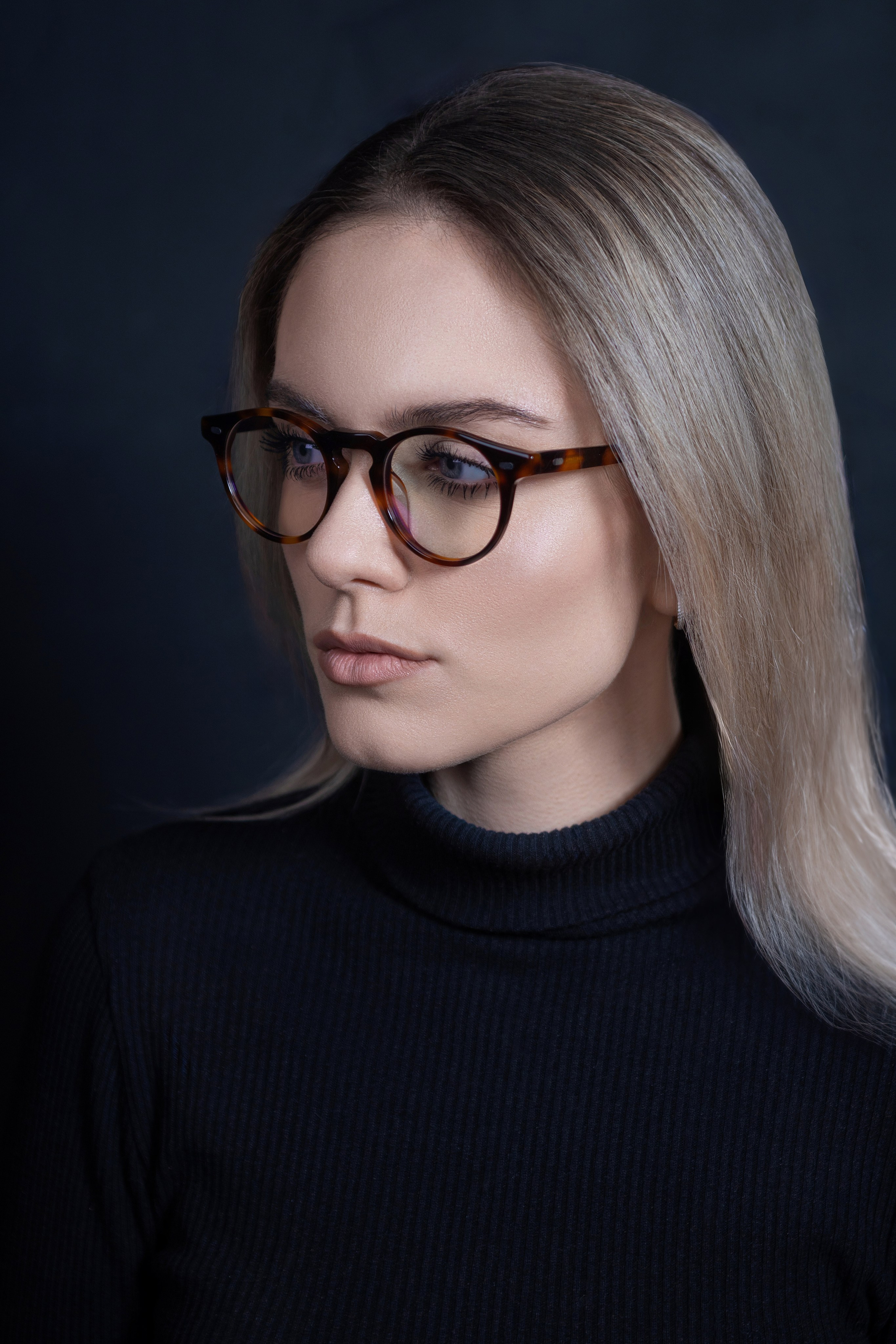 Portrait photographer, wedding photographer, studio photographer, love story photo shoot, concert photographer, reportage photographer, commercial photographer, fashion photographer, worldwide photographer, subject photographer