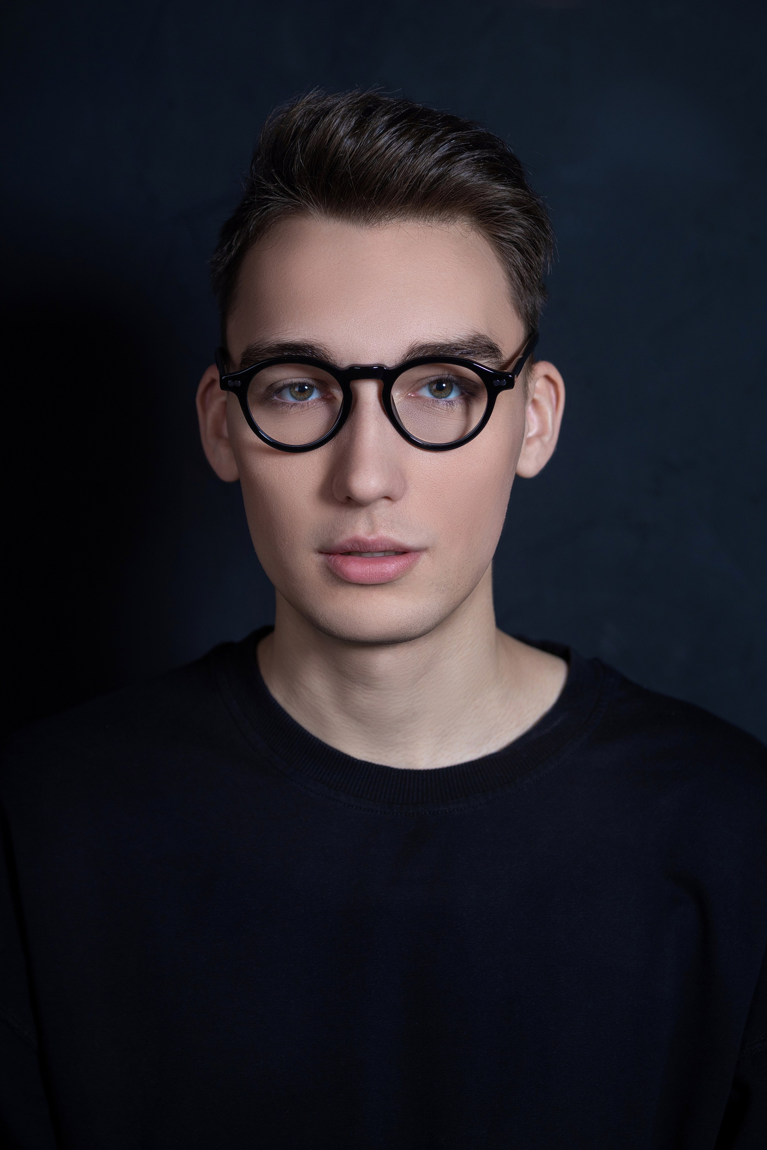 Portrait photographer, wedding photographer, studio photographer, love story photo shoot, concert photographer, reportage photographer, commercial photographer, fashion photographer, worldwide photographer, subject photographer