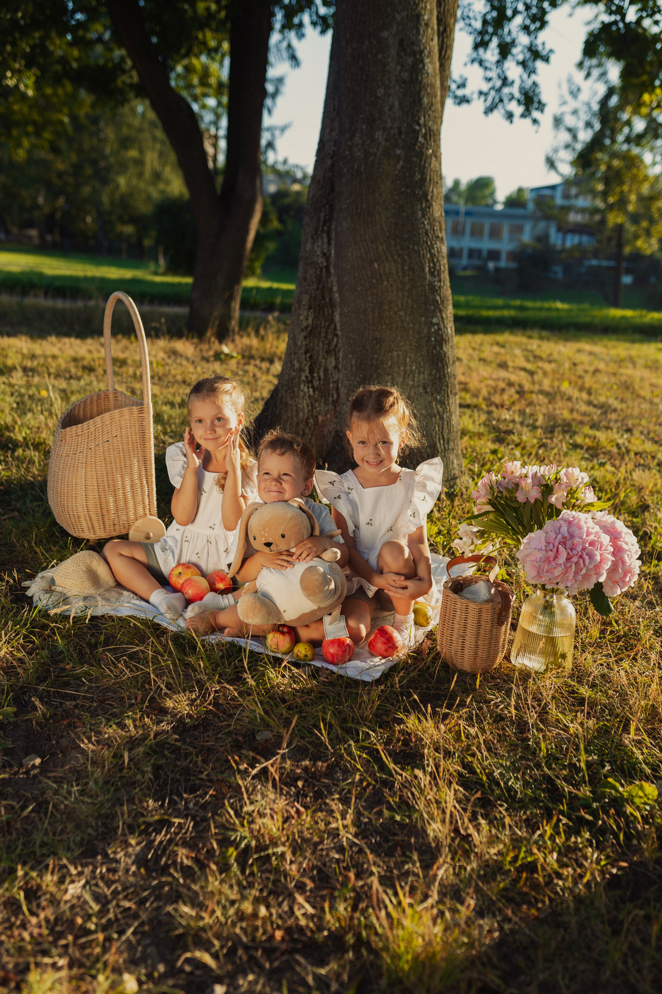 семейный портрет летом в живом стиле