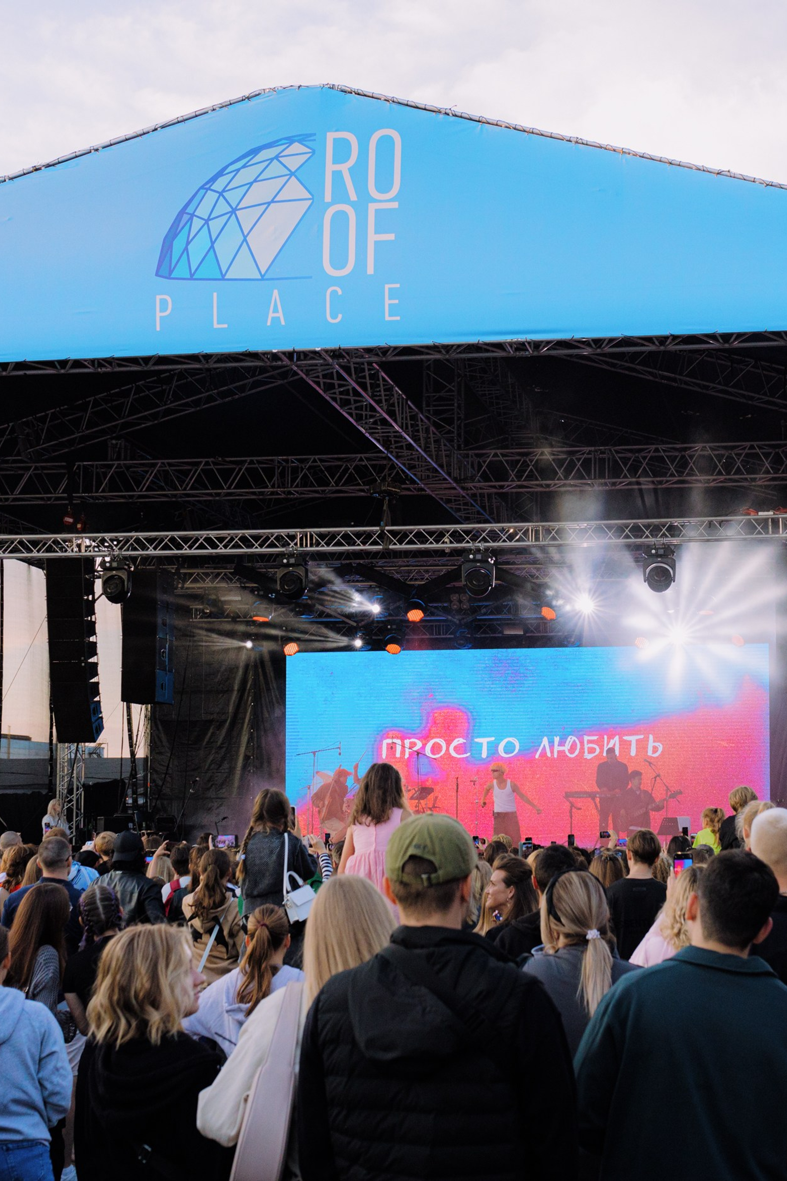 Ваня Дмитриенко в Roof Place. Фотограф и видеограф в Санкт-Петербурге Александра Флотская