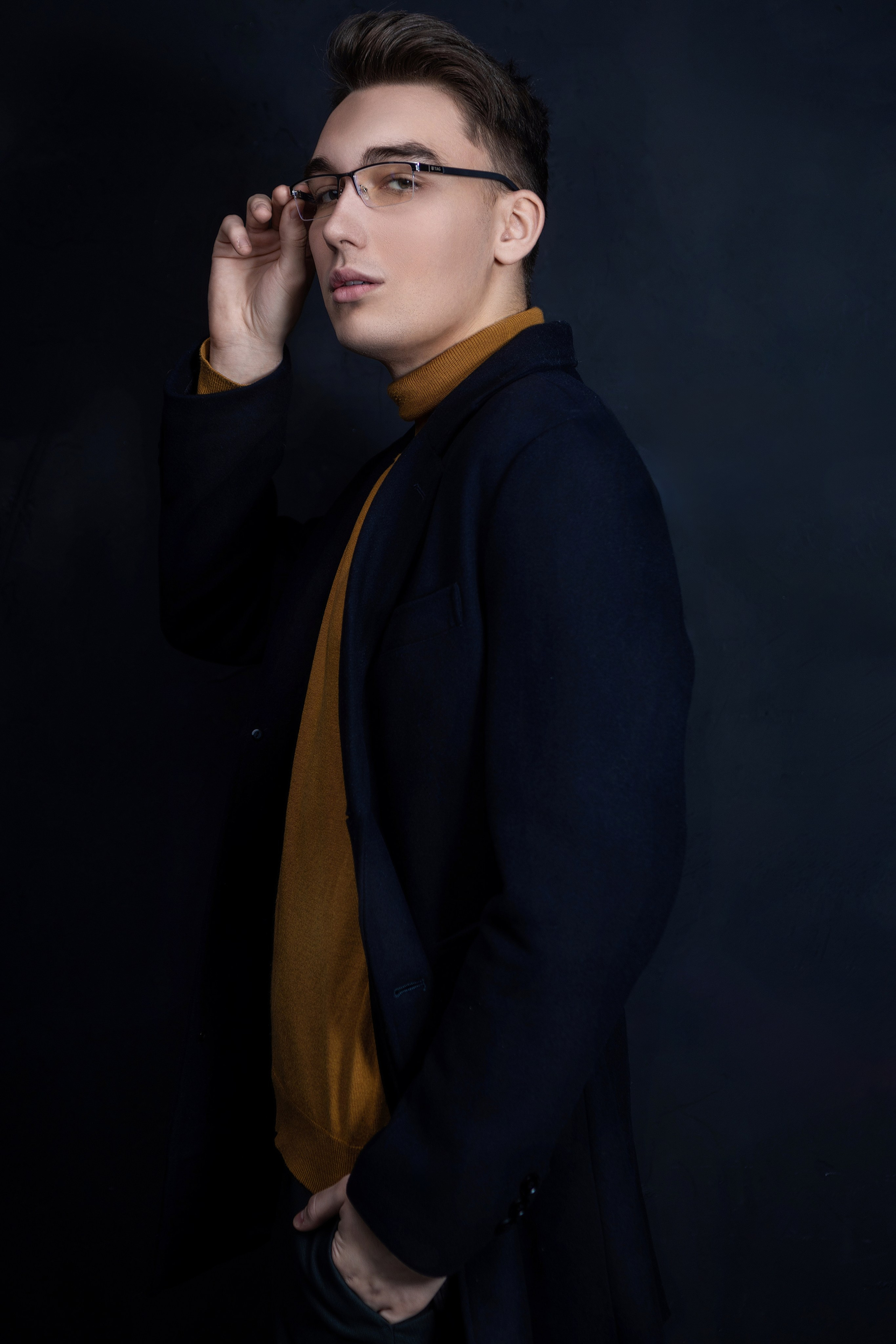 Portrait photographer, wedding photographer, studio photographer, love story photo shoot, concert photographer, reportage photographer, commercial photographer, fashion photographer, worldwide photographer, subject photographer