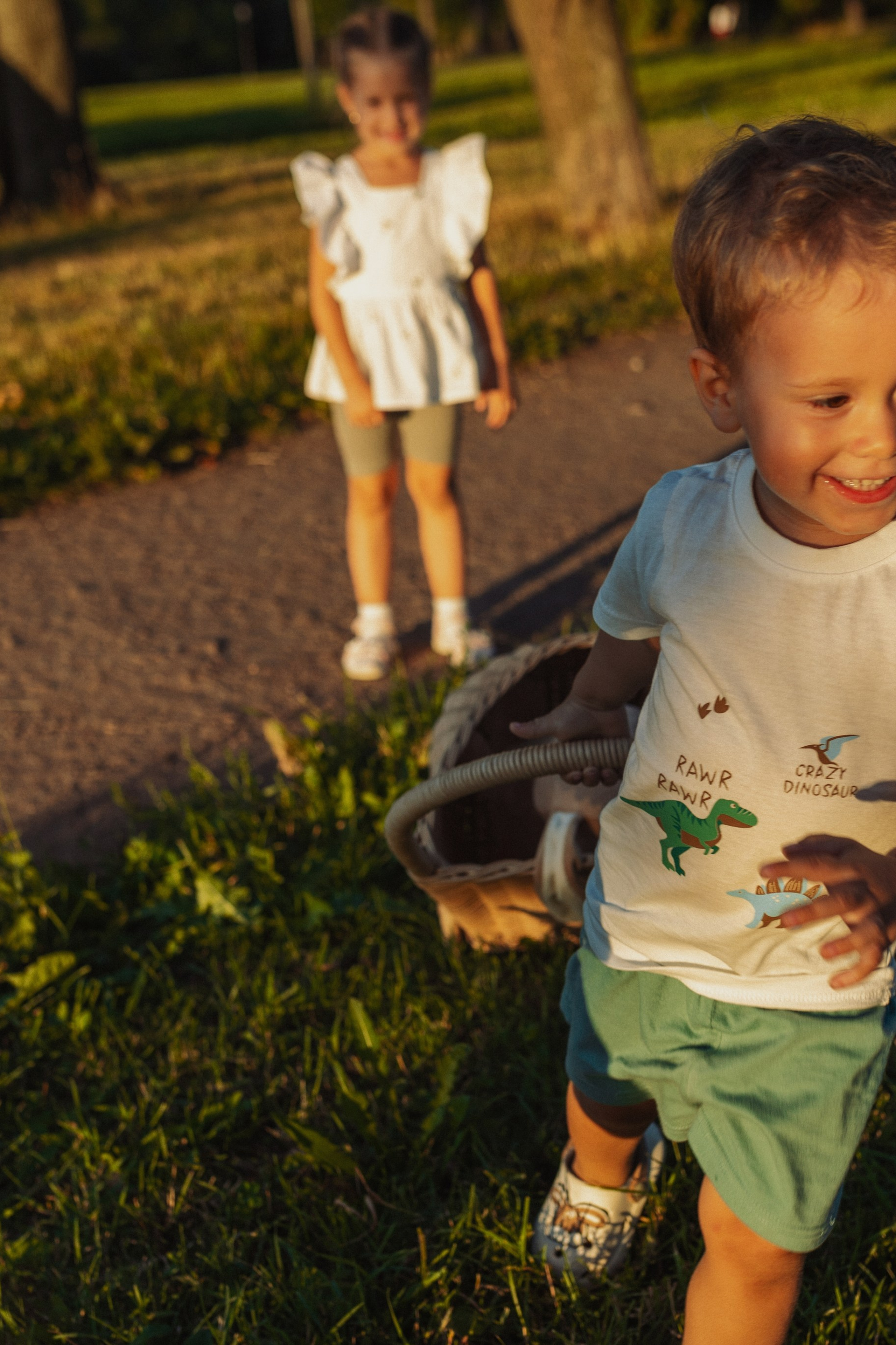 семейная фотосессия с детьми на прогулке
