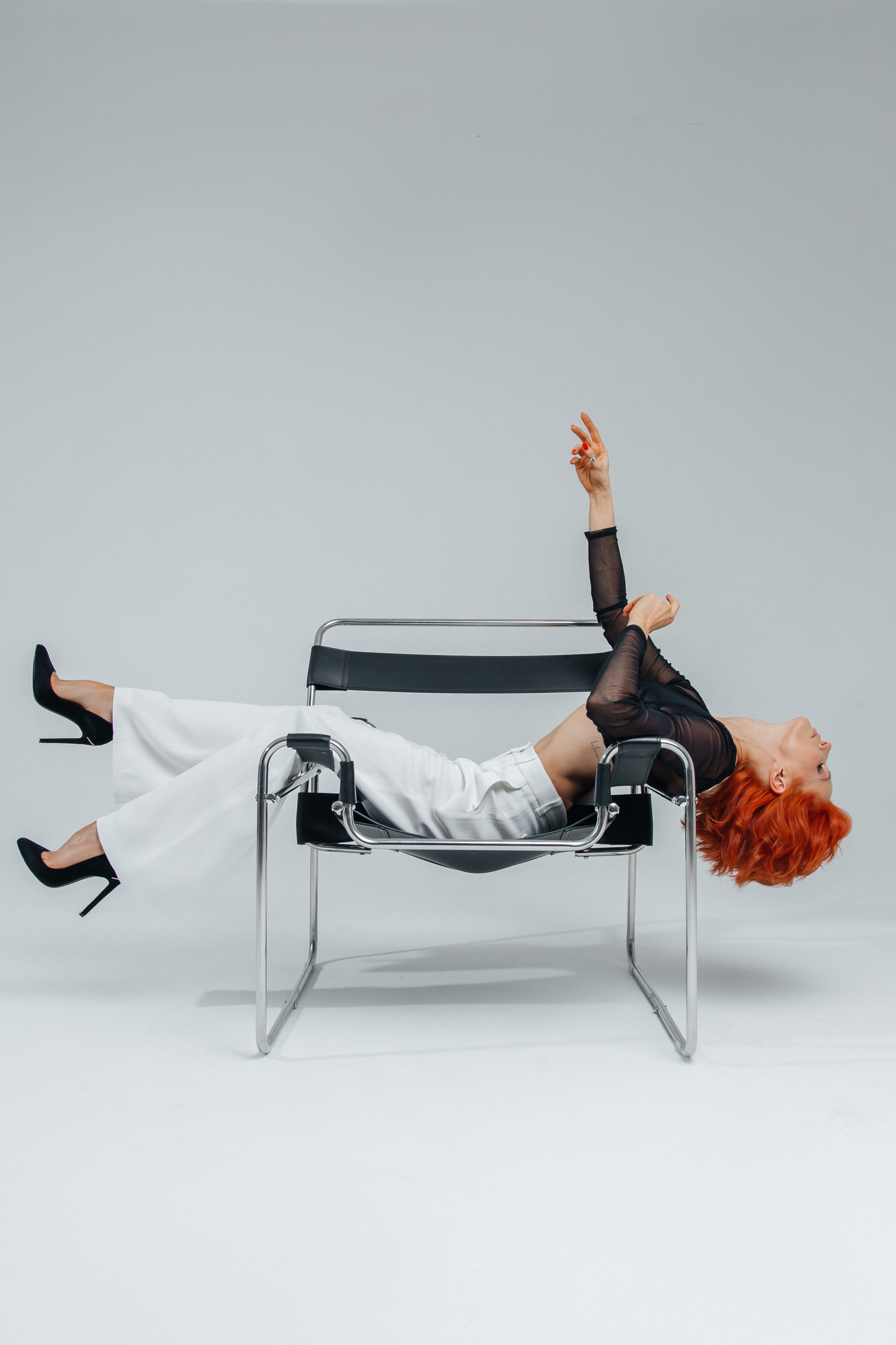 бизнес фотосессия женщины на циклораме спб