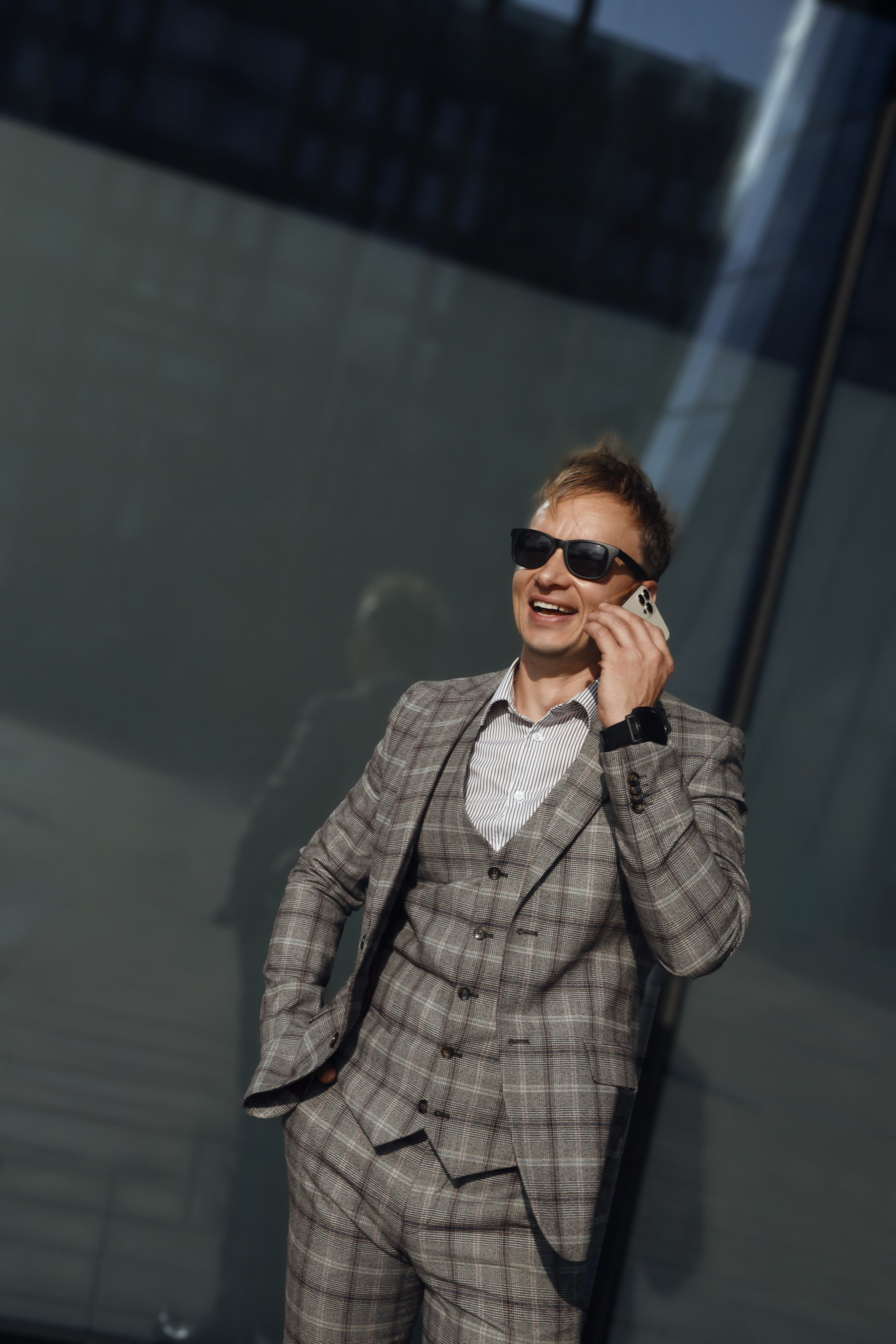 мужской портрет для личного бренда на улице