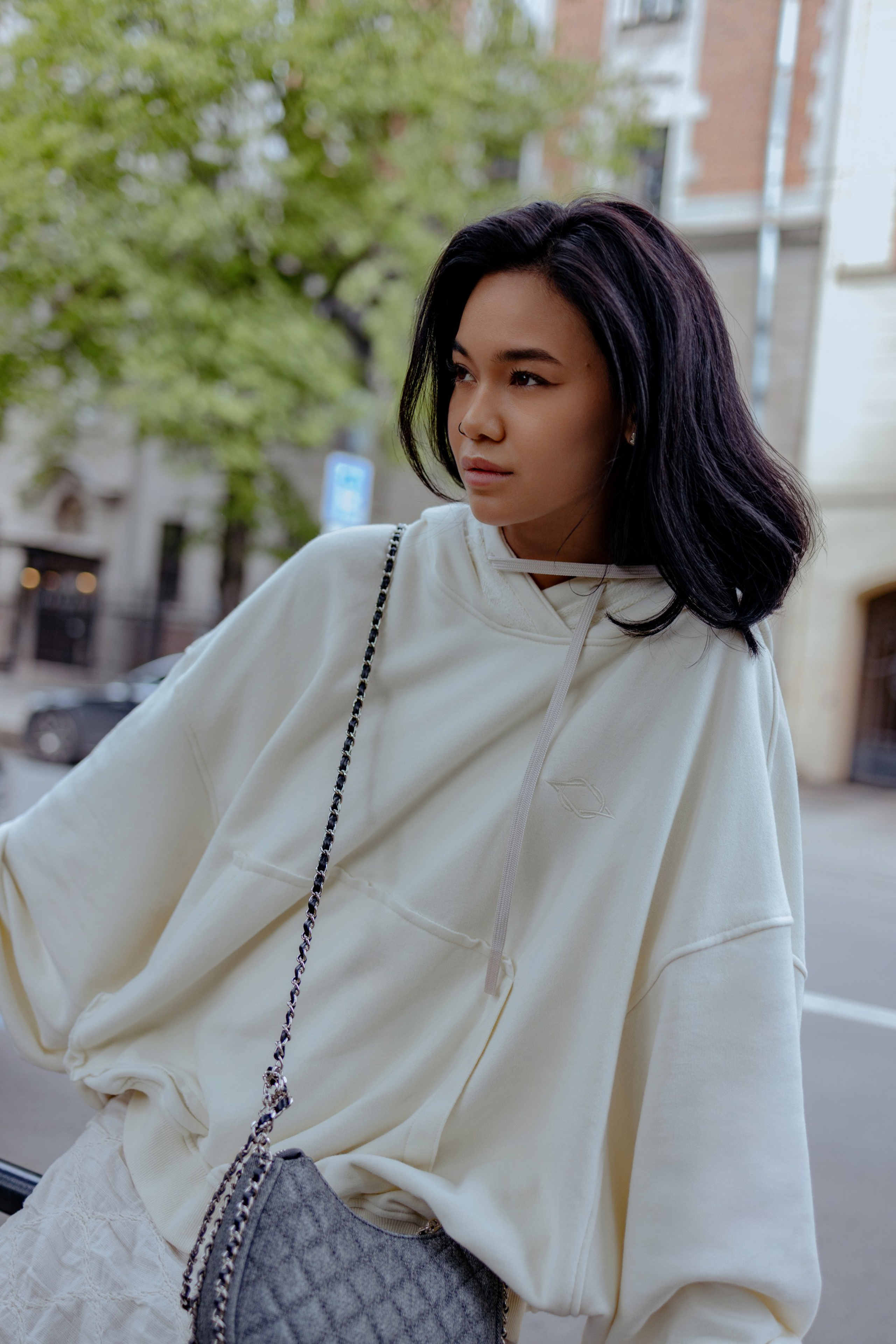 Атмосферное фото Леры в стиле street-fashion