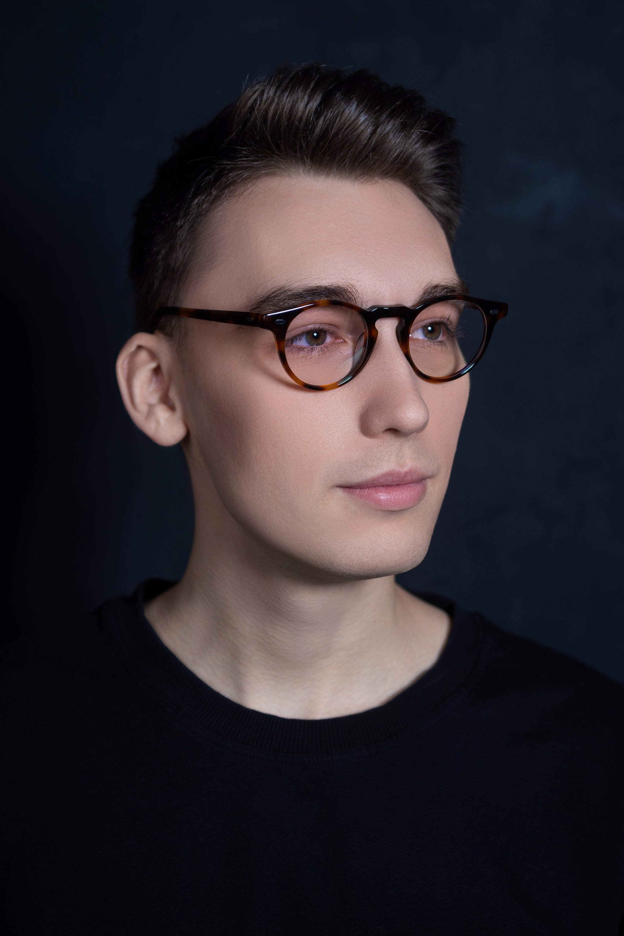 Portrait photographer, wedding photographer, studio photographer, love story photo shoot, concert photographer, reportage photographer, commercial photographer, fashion photographer, worldwide photographer, subject photographer