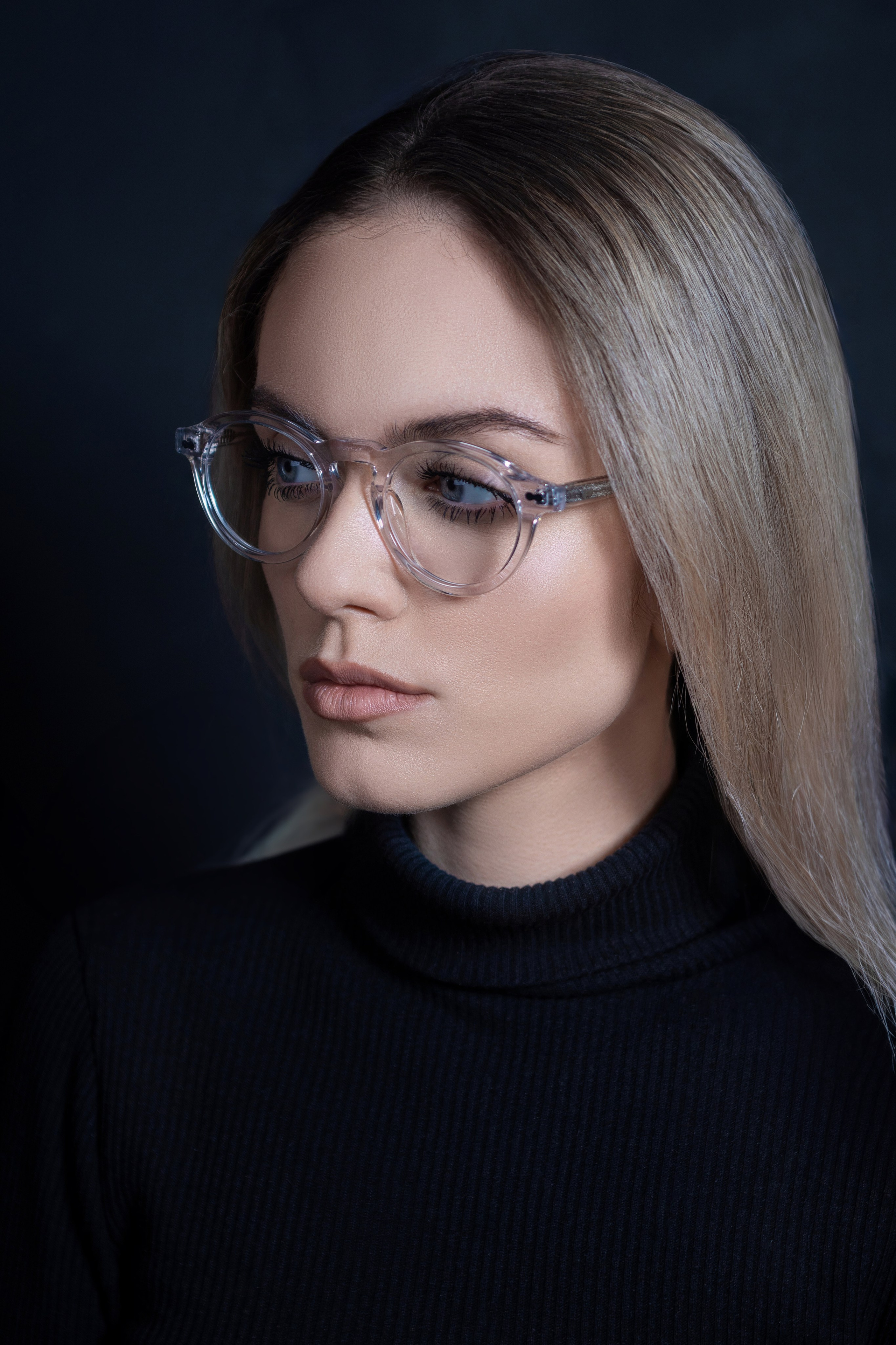 Portrait photographer, wedding photographer, studio photographer, love story photo shoot, concert photographer, reportage photographer, commercial photographer, fashion photographer, worldwide photographer, subject photographer