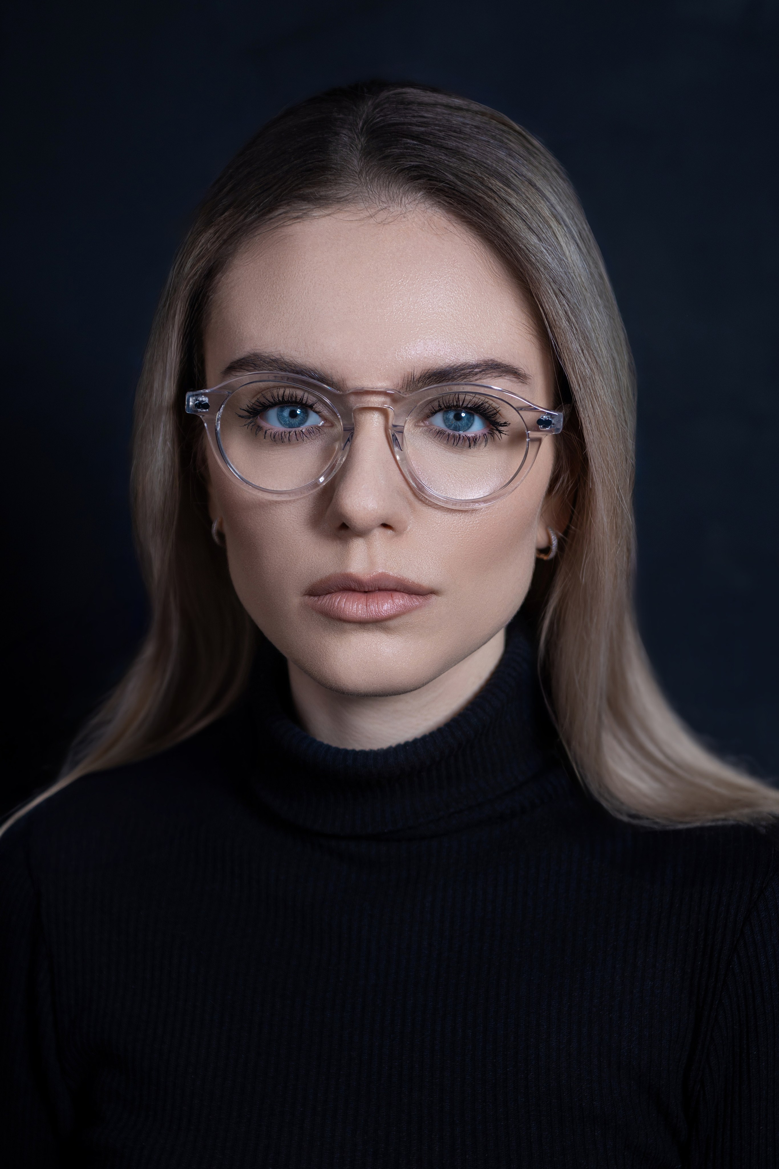 Portrait photographer, wedding photographer, studio photographer, love story photo shoot, concert photographer, reportage photographer, commercial photographer, fashion photographer, worldwide photographer, subject photographer