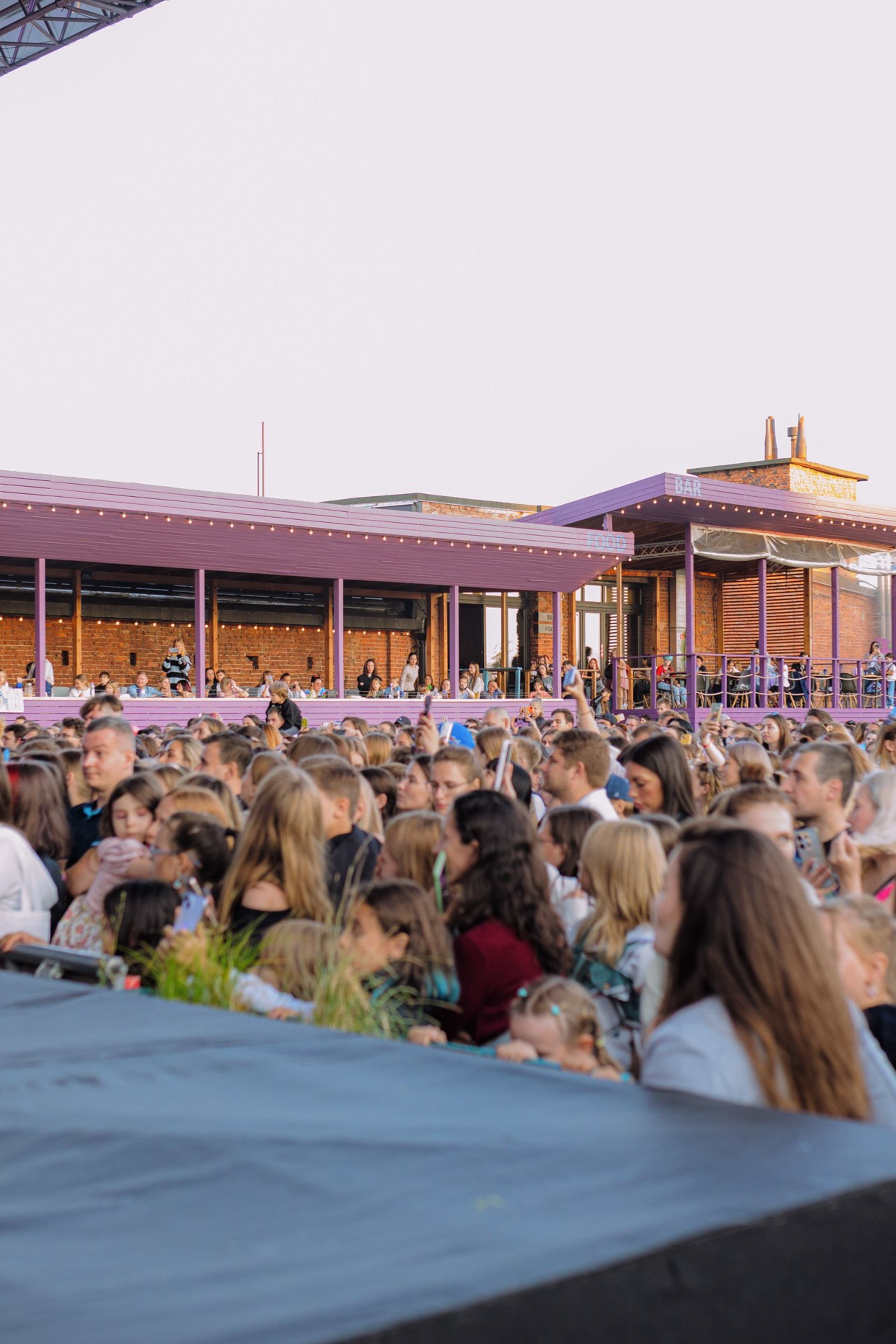 Ваня Дмитриенко в Roof Place. Фотограф и видеограф в Санкт-Петербурге Александра Флотская