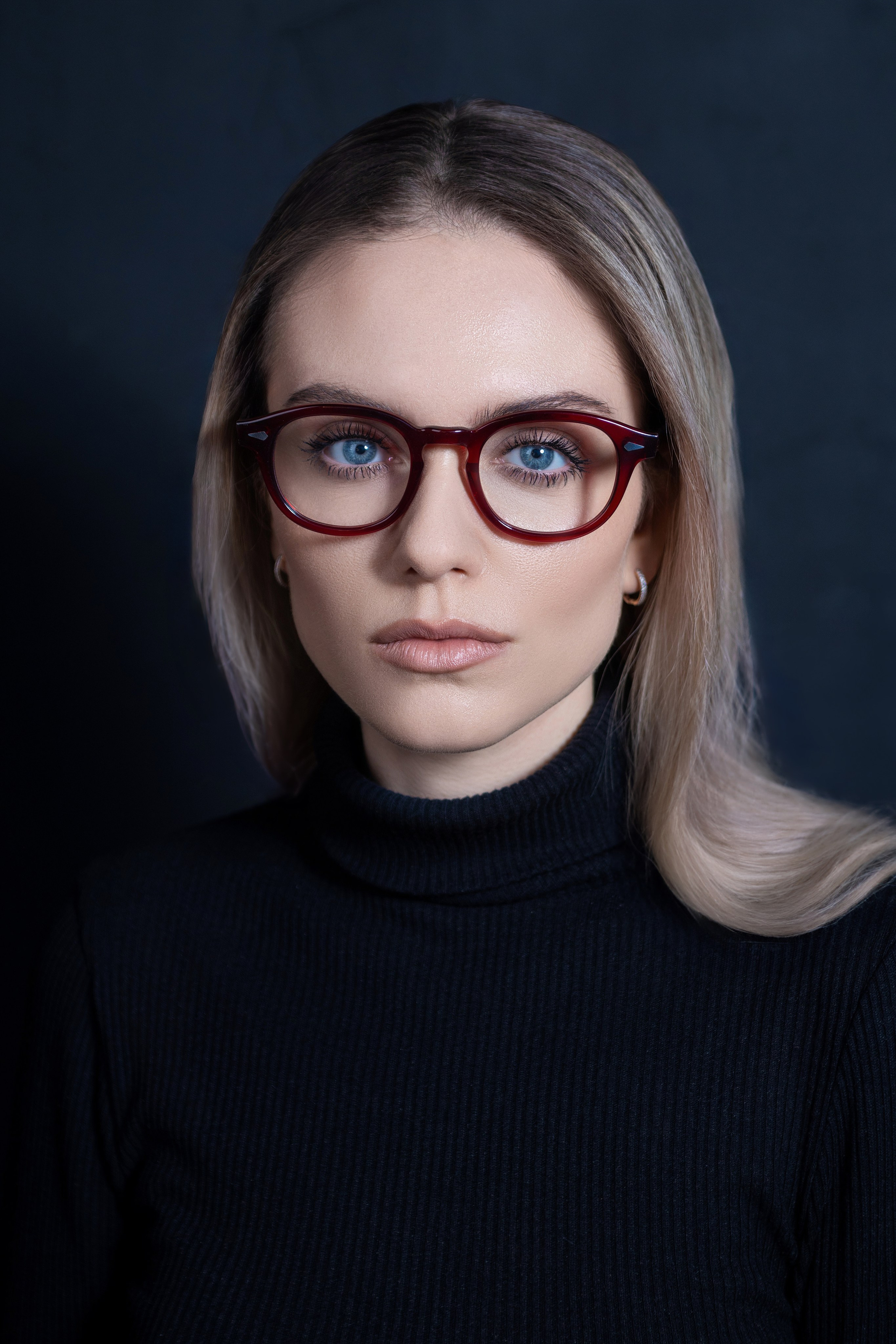 Portrait photographer, wedding photographer, studio photographer, love story photo shoot, concert photographer, reportage photographer, commercial photographer, fashion photographer, worldwide photographer, subject photographer