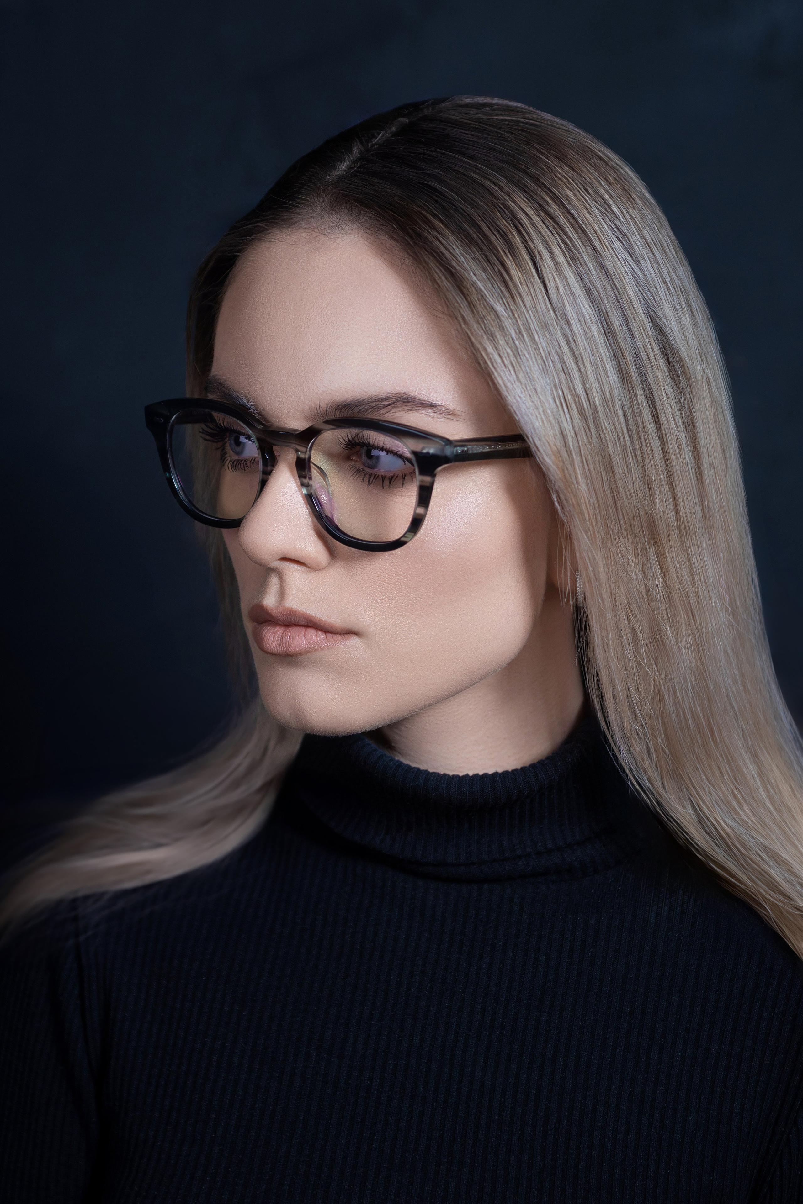 Portrait photographer, wedding photographer, studio photographer, love story photo shoot, concert photographer, reportage photographer, commercial photographer, fashion photographer, worldwide photographer, subject photographer