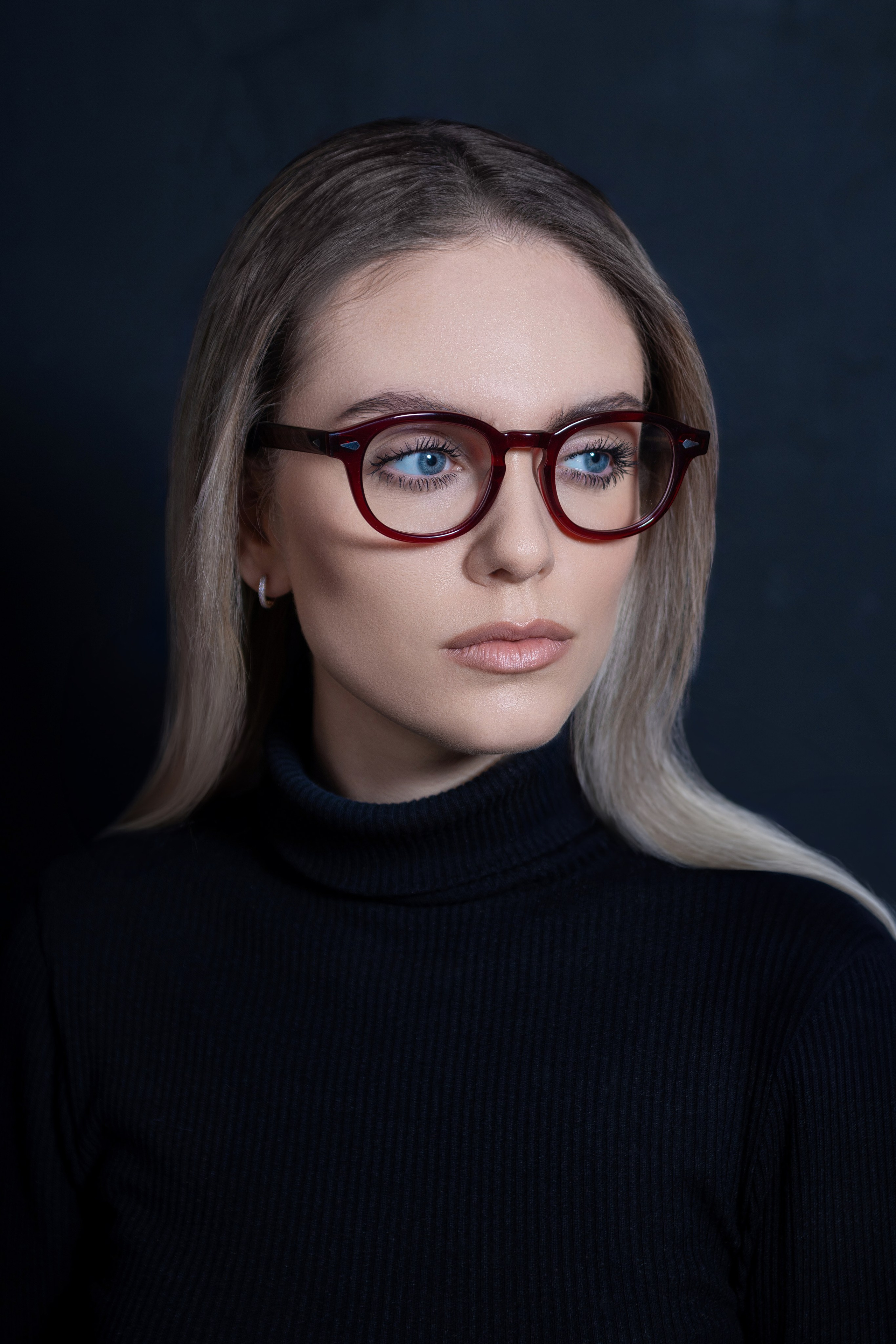 Portrait photographer, wedding photographer, studio photographer, love story photo shoot, concert photographer, reportage photographer, commercial photographer, fashion photographer, worldwide photographer, subject photographer