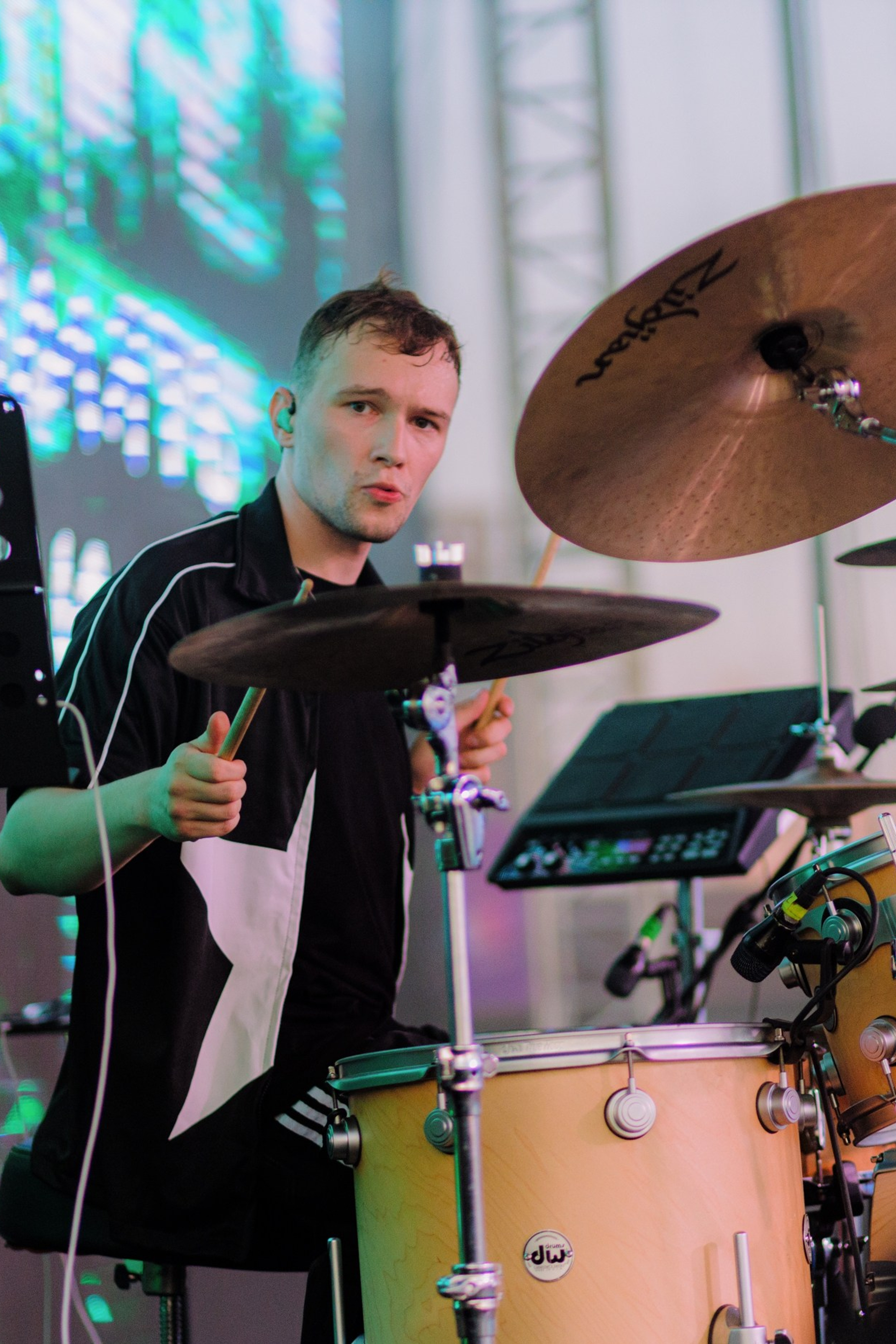 Ваня Дмитриенко в Roof Place. Фотограф и видеограф в Санкт-Петербурге Александра Флотская